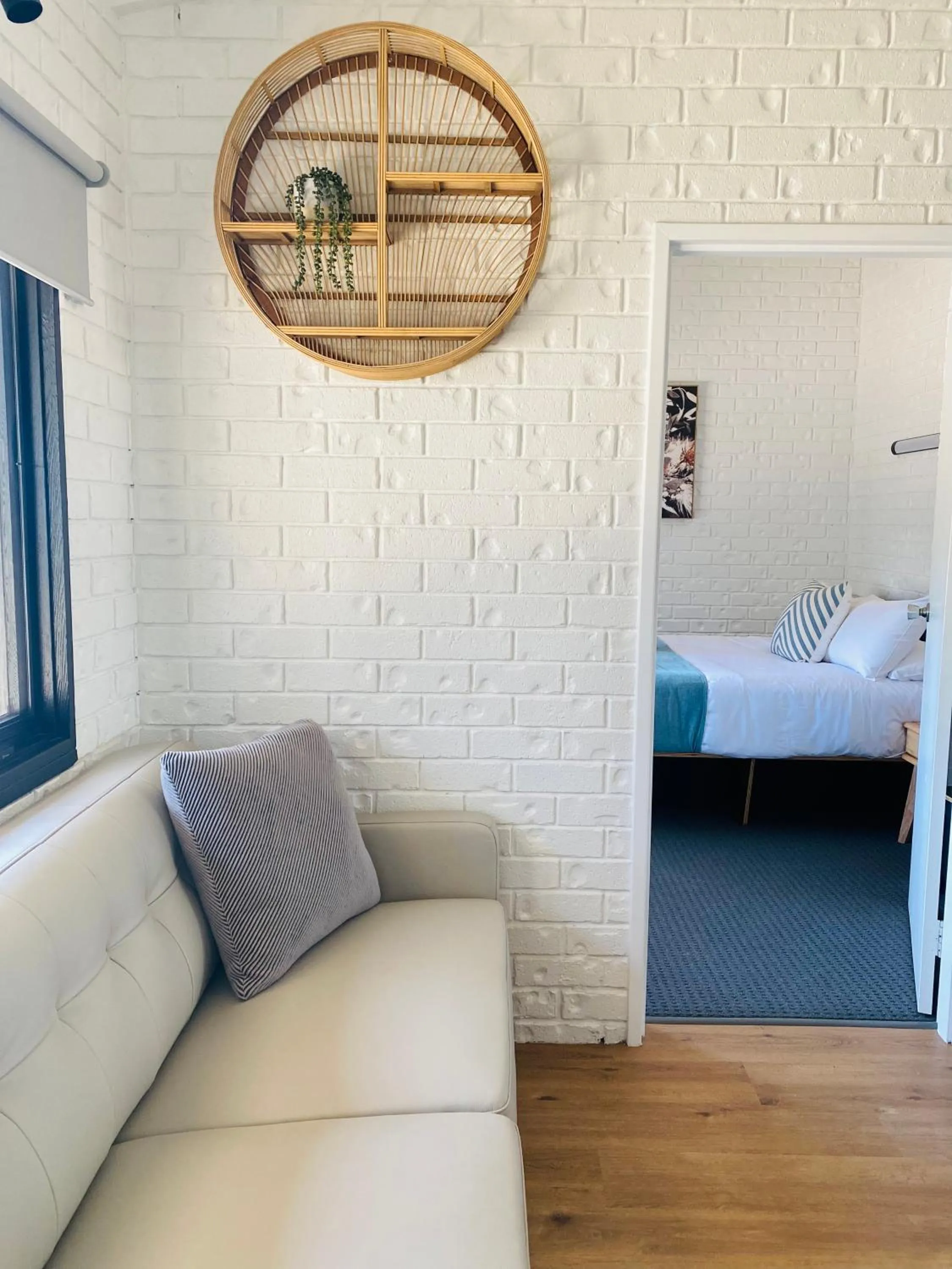 Seating area, Bed in Bright Porepunkah Holiday Park