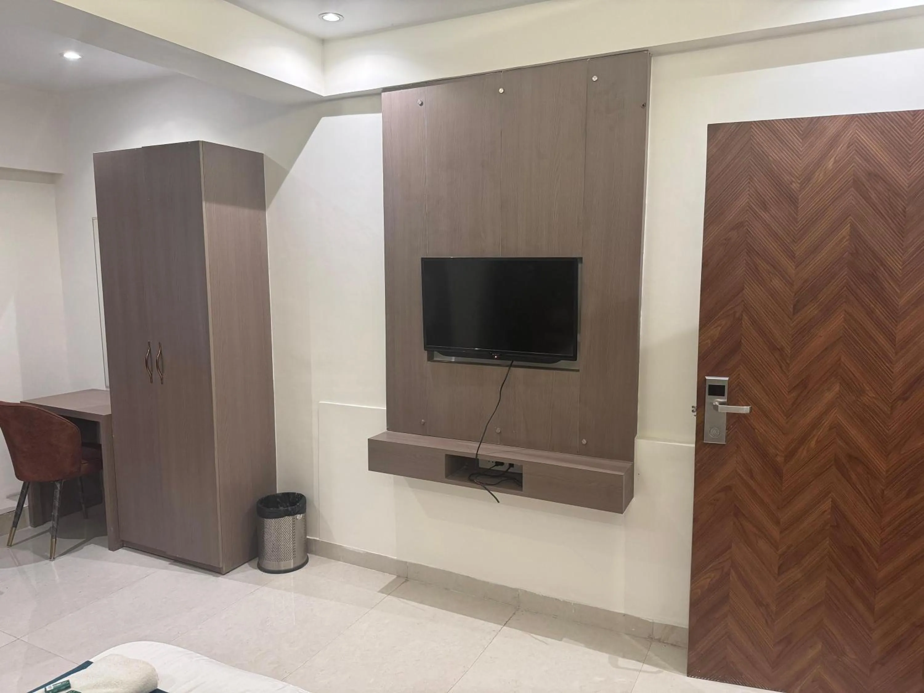 TV and multimedia in Hotel Sahara Residency