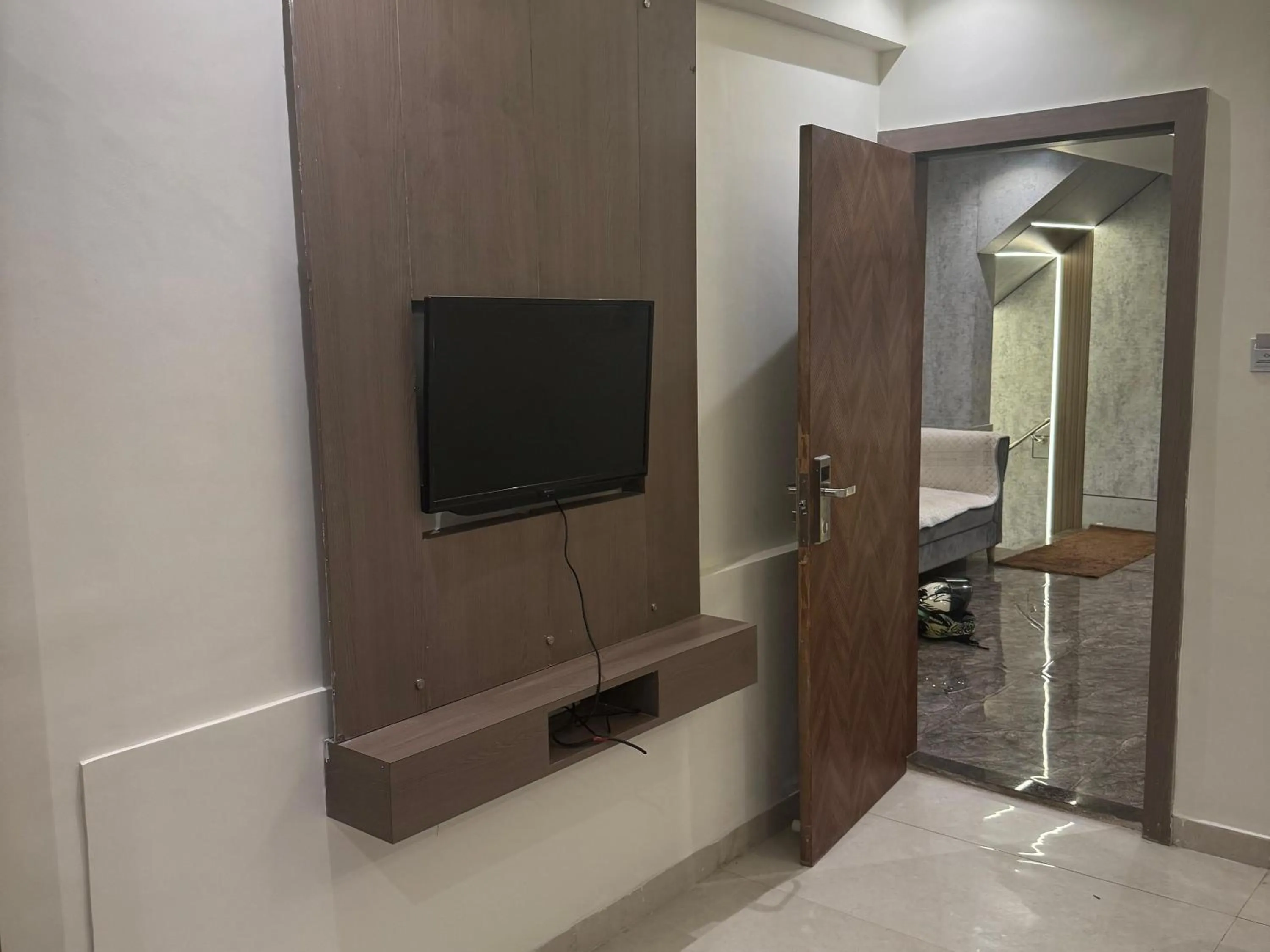 TV and multimedia in Hotel Sahara Residency