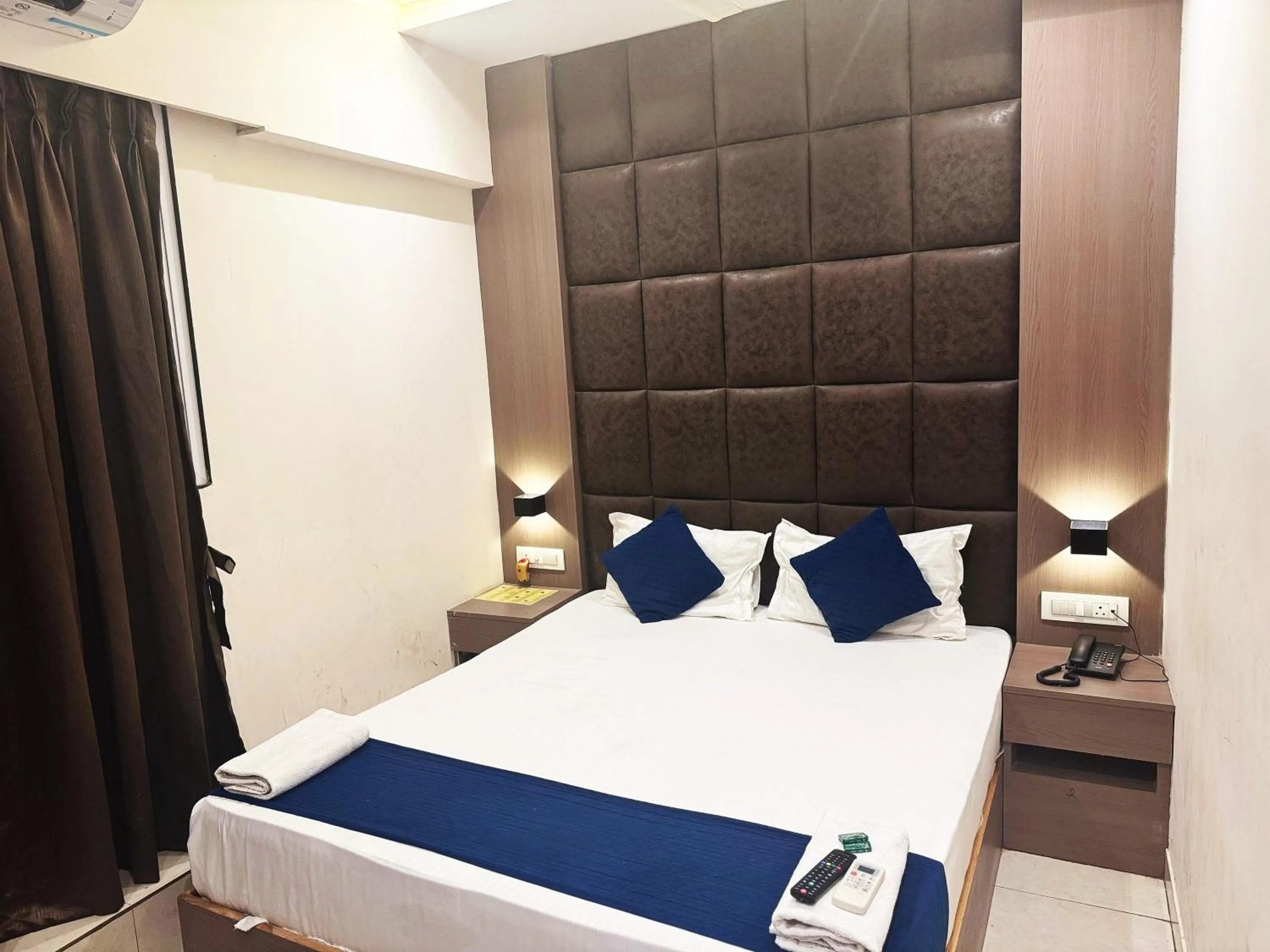 Bed in Hotel Sahara Residency