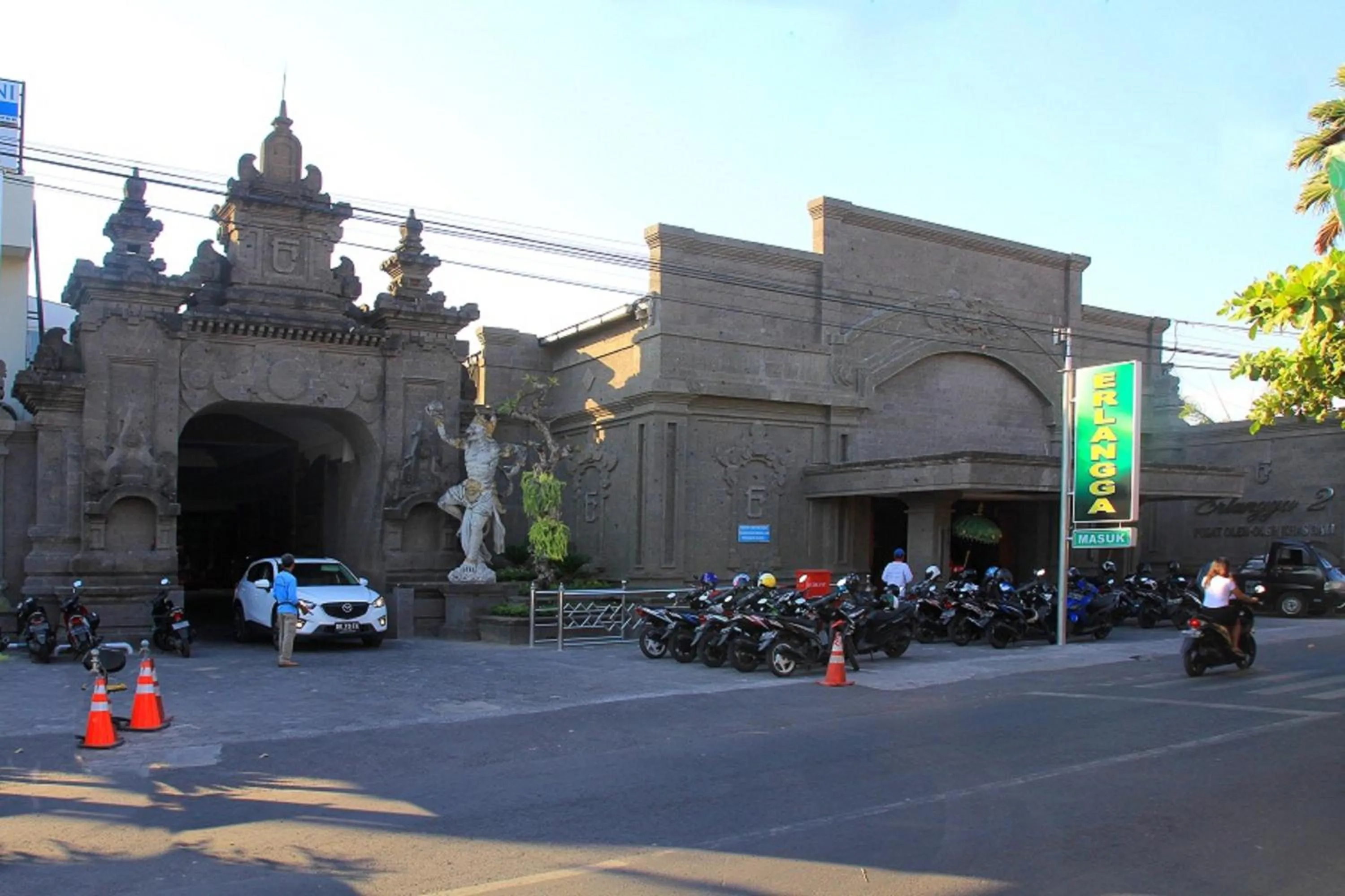 Supermarket/grocery shop in Choice Stay Hotel Denpasar