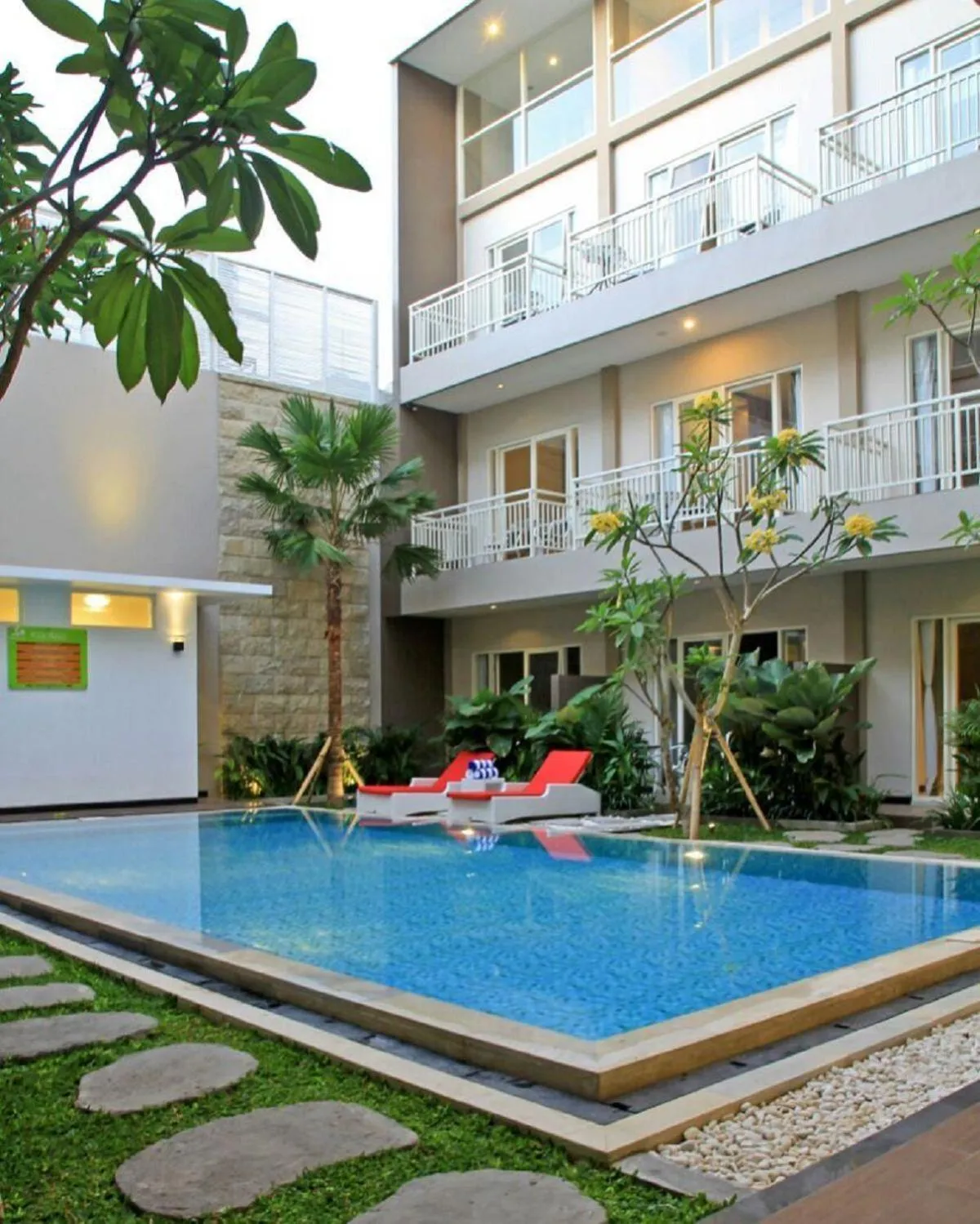Swimming pool in Choice Stay Hotel Denpasar