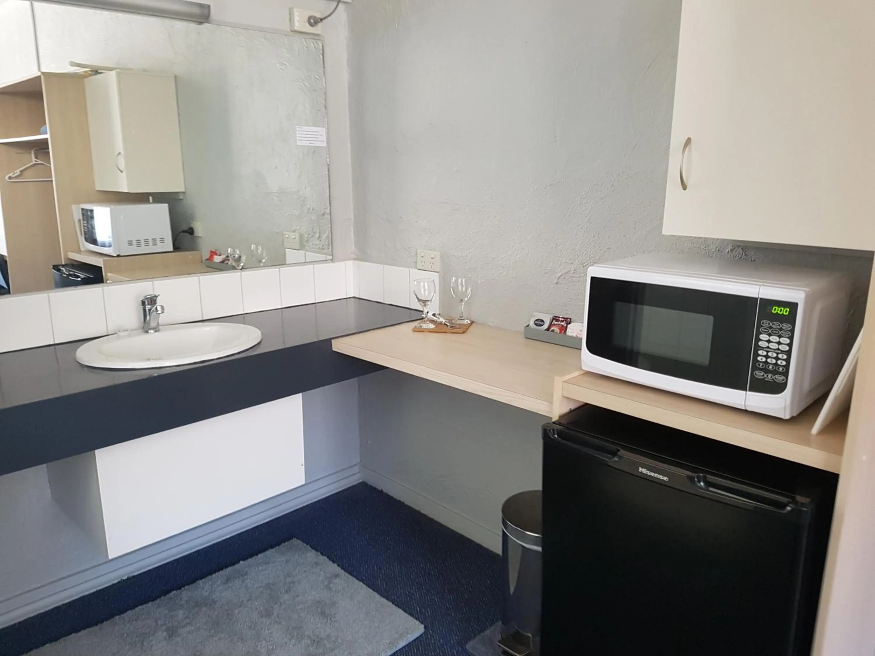 Kitchen or kitchenette in Belmore Motor Inn