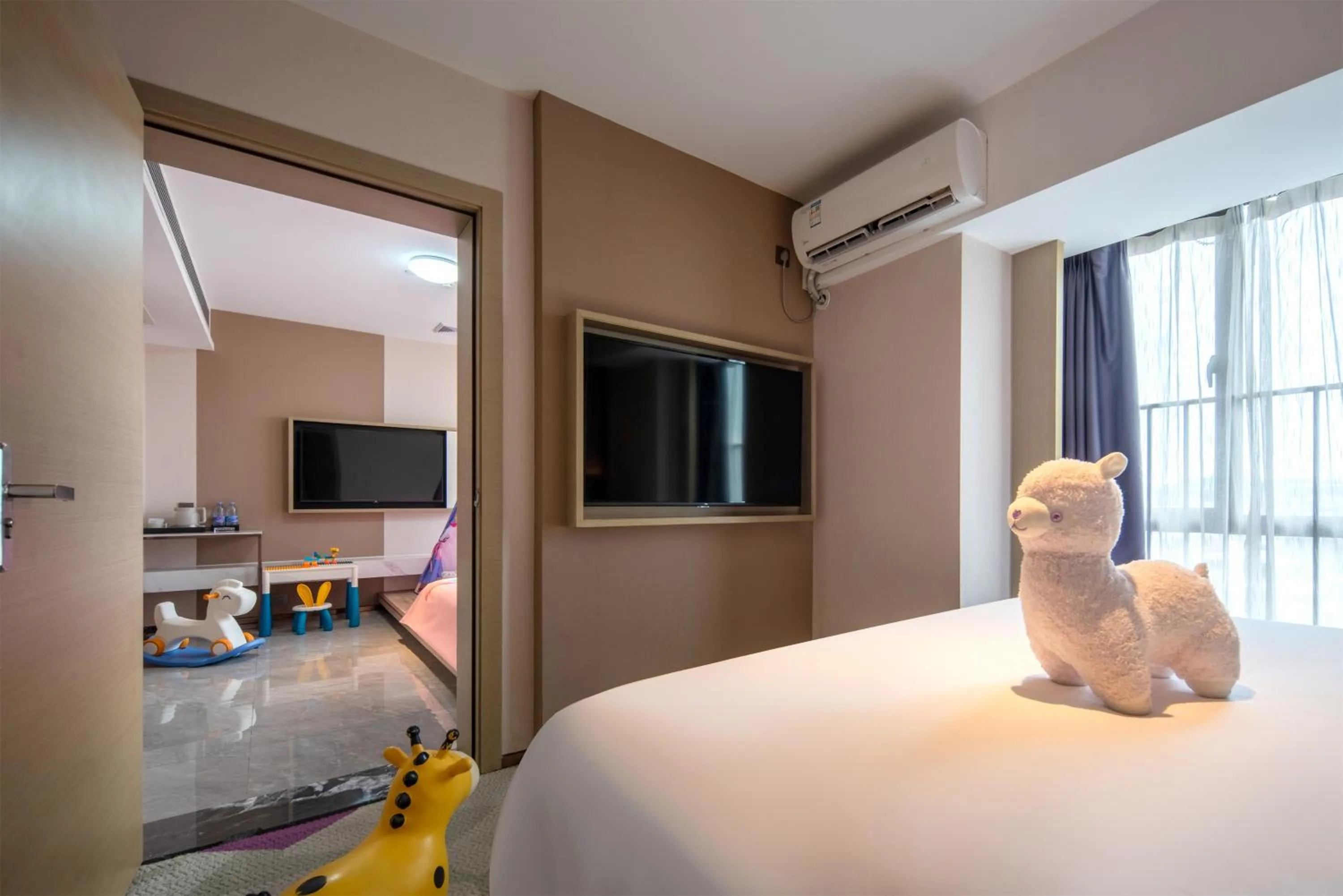 Bedroom, Bed in Lavande Hotels Guangzhou Panyu Hanxi Changlong Dashi Subway Station