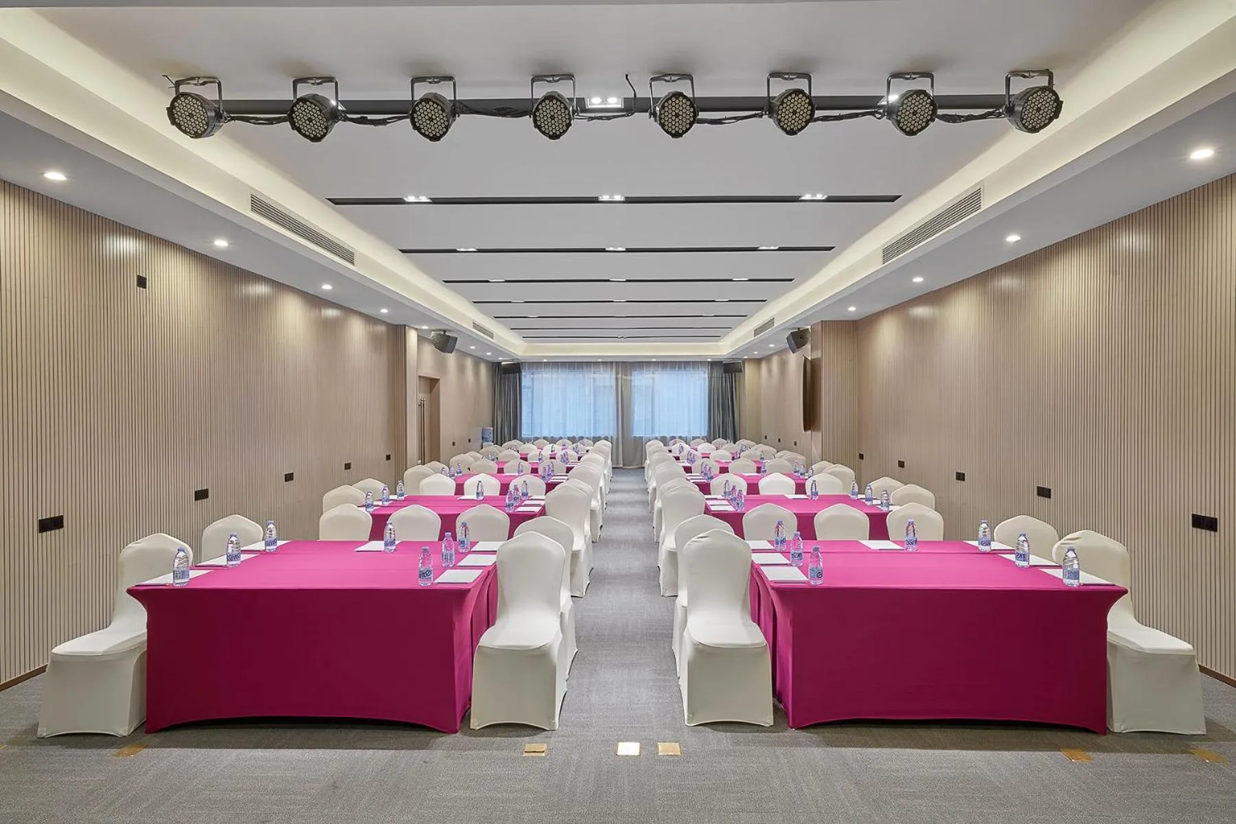 Meeting/conference room in Lavande Hotels Guangzhou Panyu Hanxi Changlong Dashi Subway Station