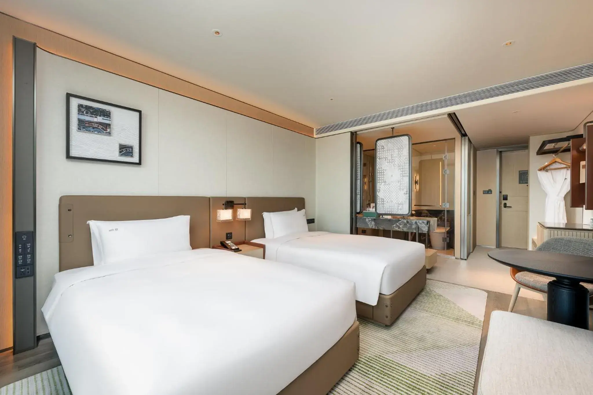 Standard Double Room with Two Double Beds in Holiday Inn Changchun High Tech Zone by IHG Standard Double Room with Two Double Beds in Holiday Inn Changchun High Tech Zone by IHG