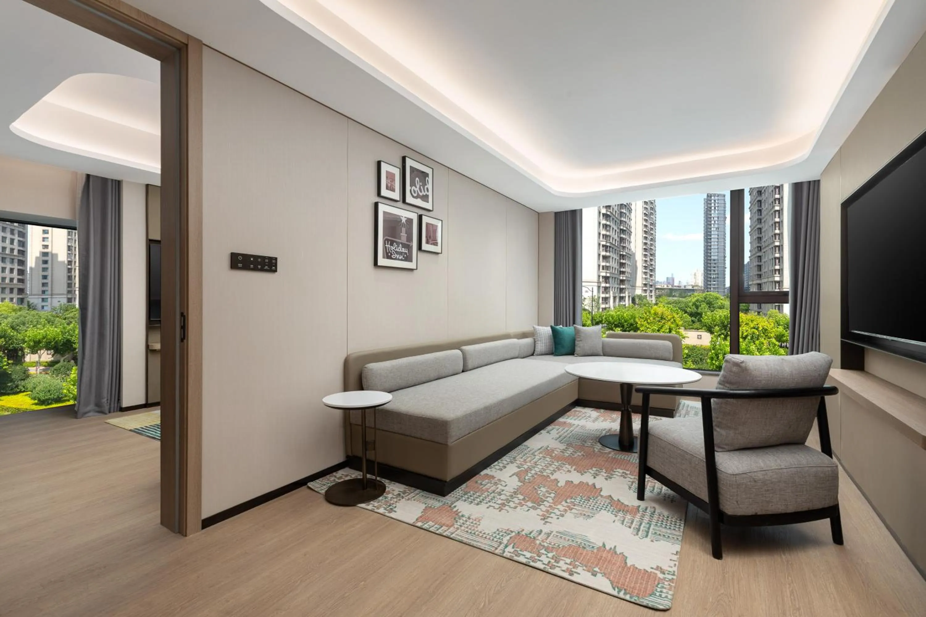 TV and multimedia in Holiday Inn & Suites Shanghai Changfeng by IHG