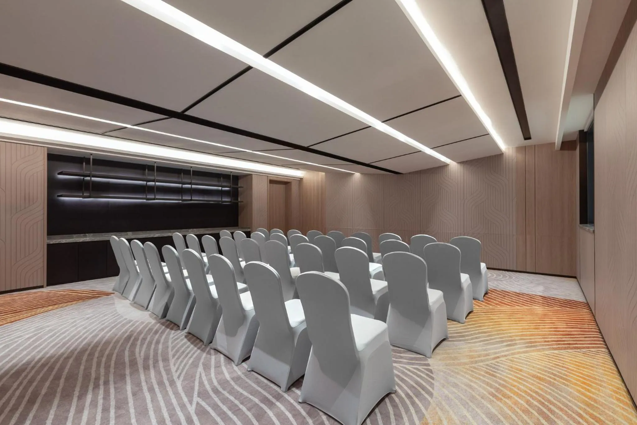 Meeting/conference room in Holiday Inn & Suites Shanghai Changfeng by IHG
