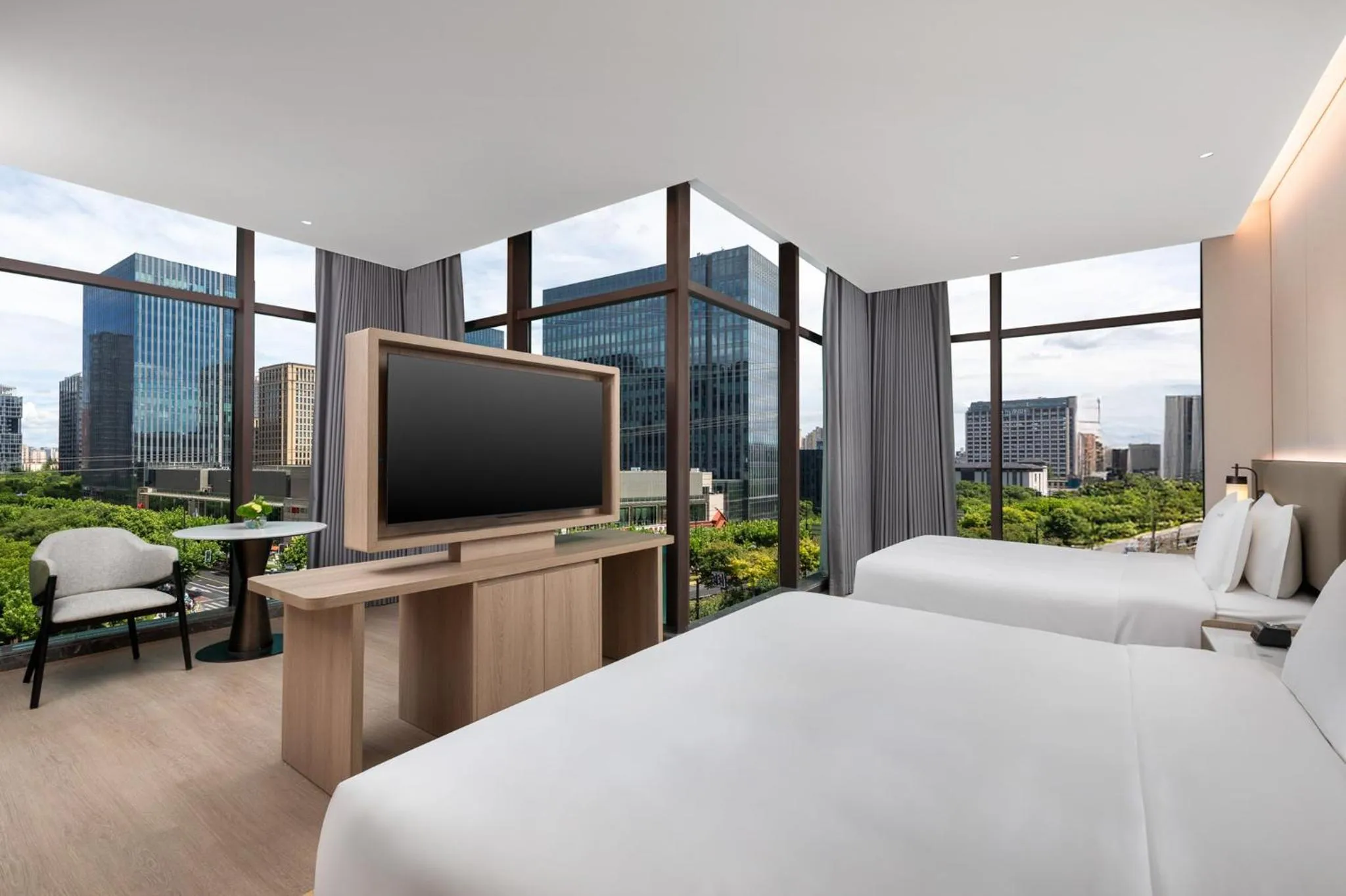Photo of the whole room, Bed in Holiday Inn & Suites Shanghai Changfeng by IHG