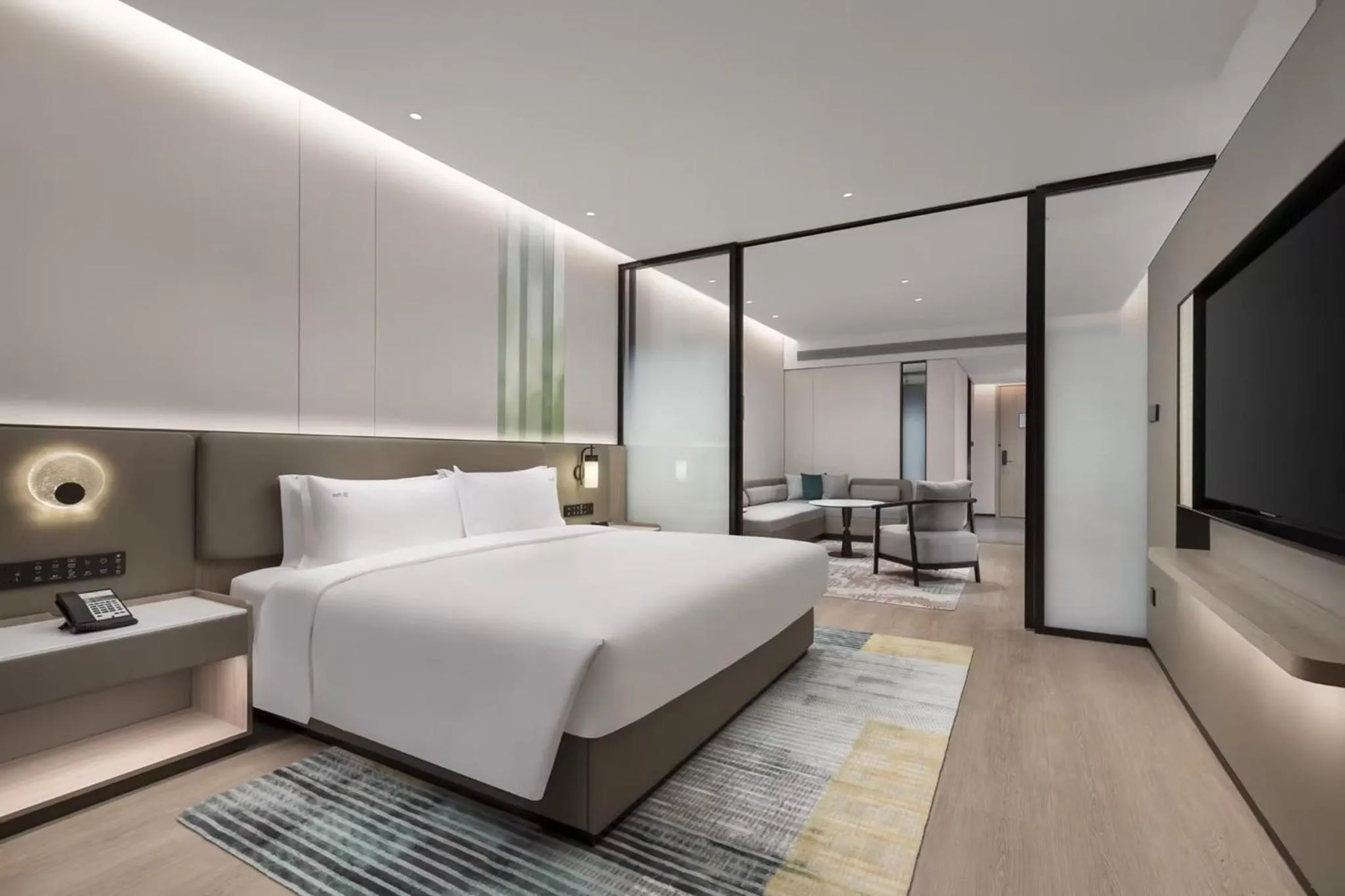 Photo of the whole room, Bed in Holiday Inn & Suites Shanghai Changfeng by IHG