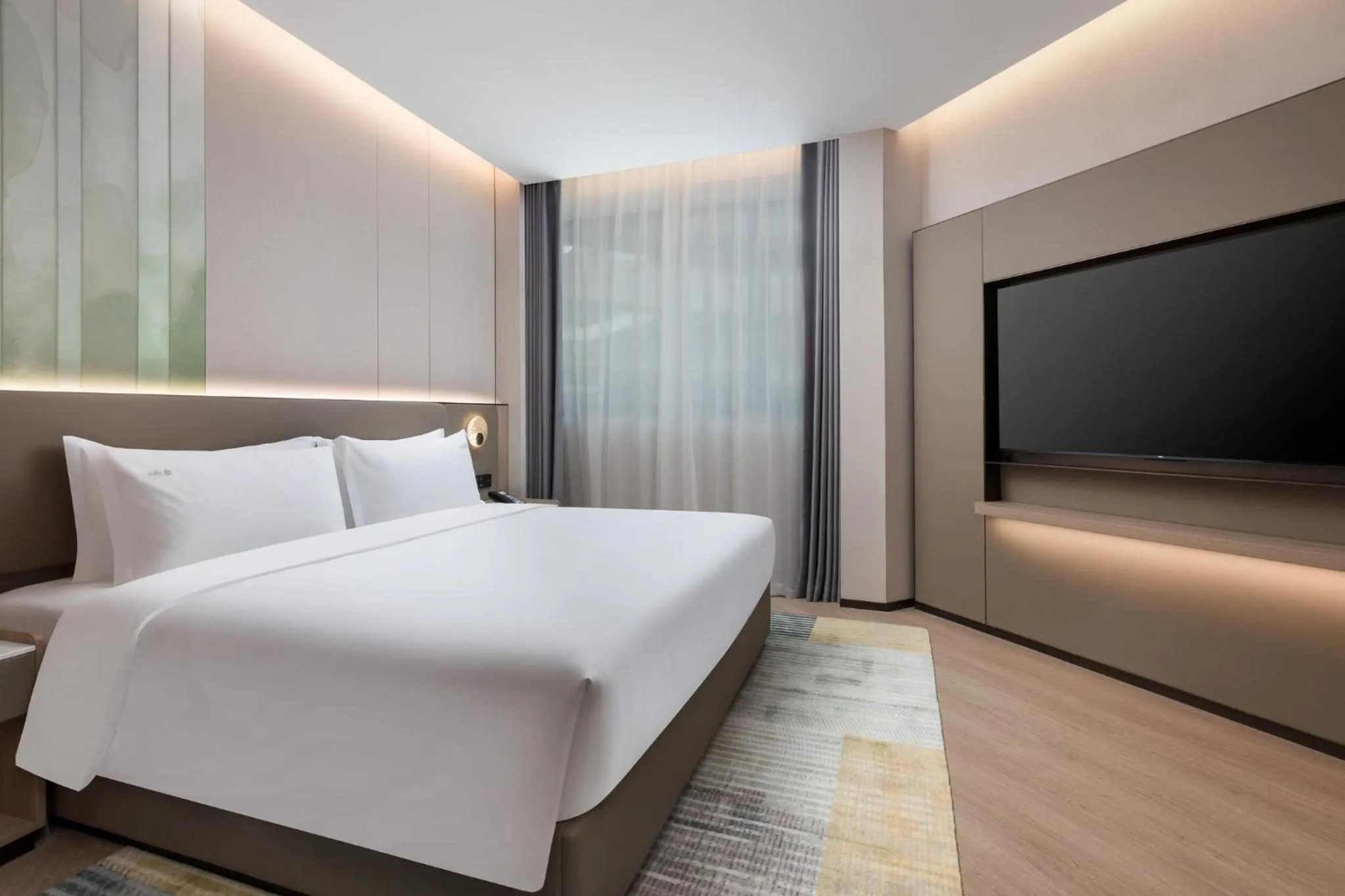 Photo of the whole room, Bed in Holiday Inn & Suites Shanghai Changfeng by IHG
