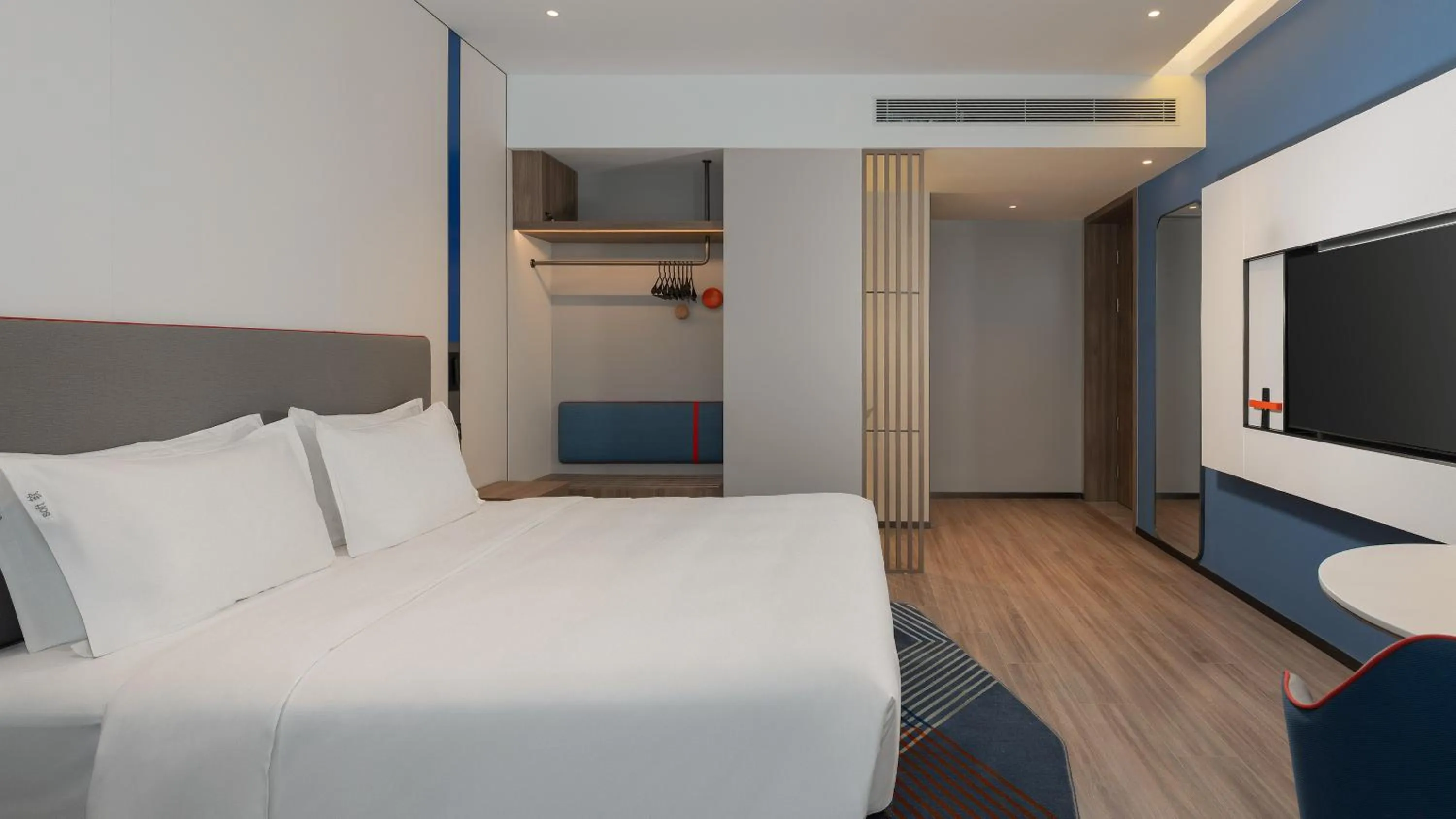 Bed in Holiday Inn Express Foshan Sanshui by IHG