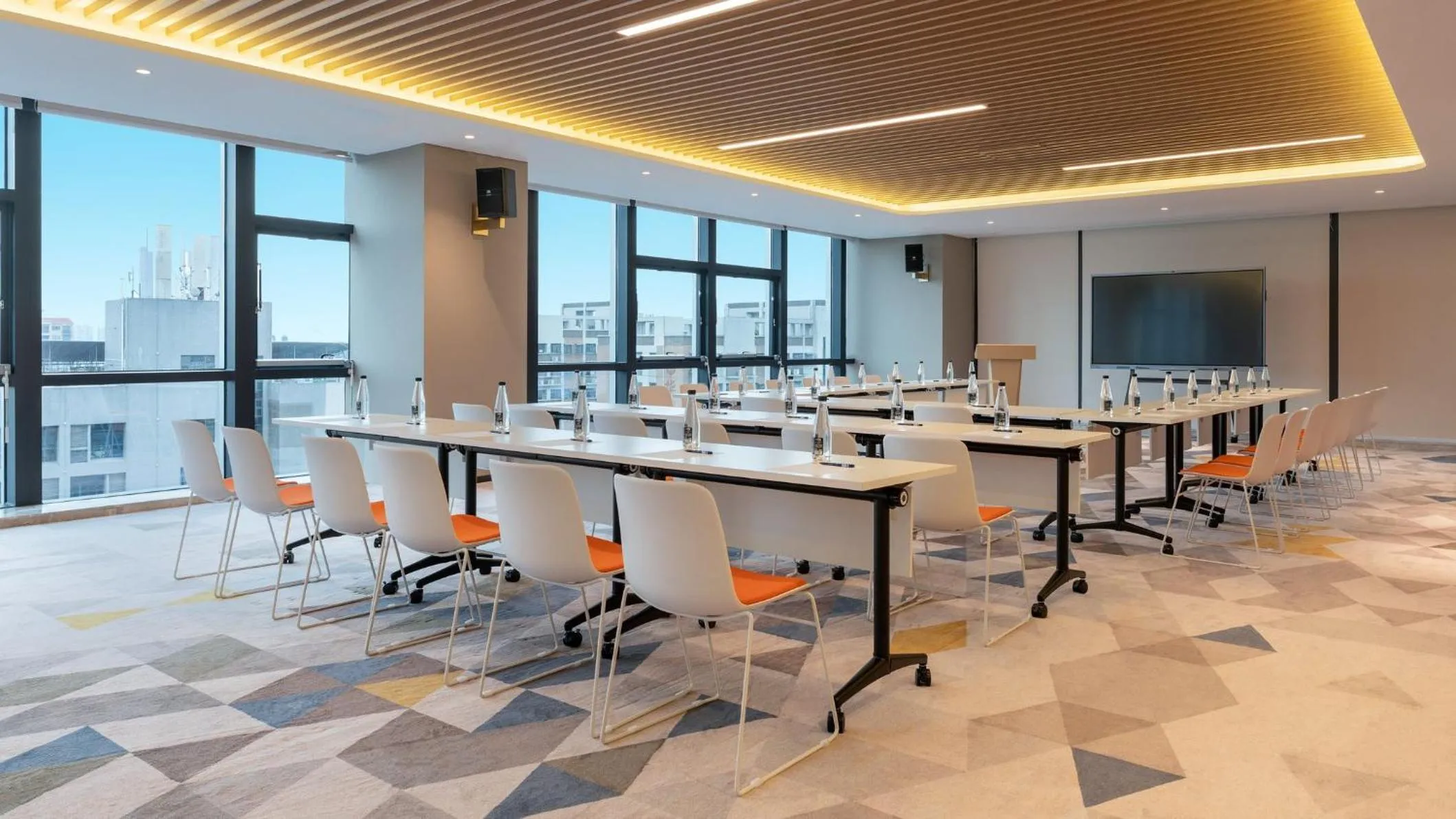 Meeting/conference room in Holiday Inn Express Foshan Sanshui by IHG