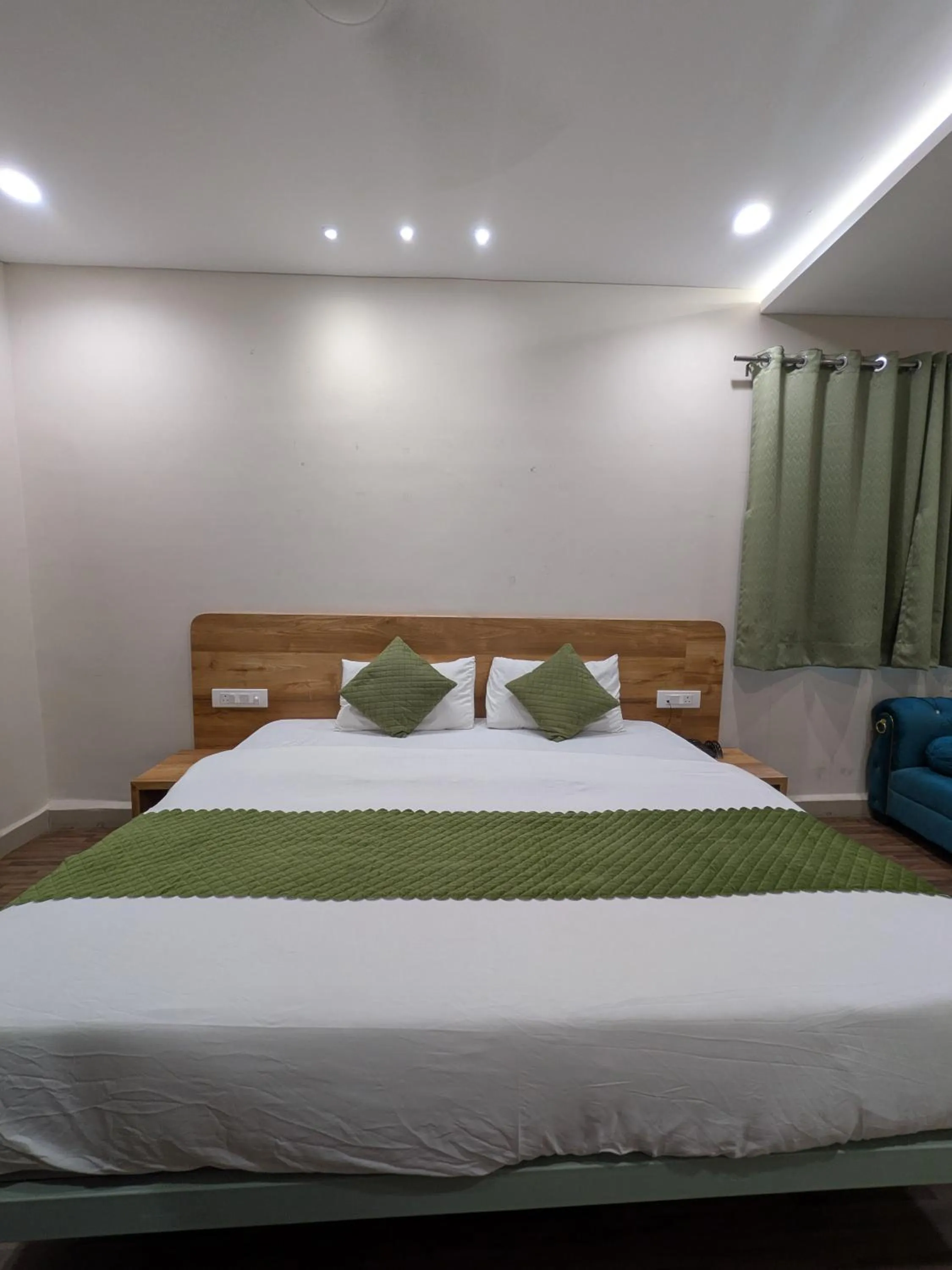 Bed in Hotel Petal Inn