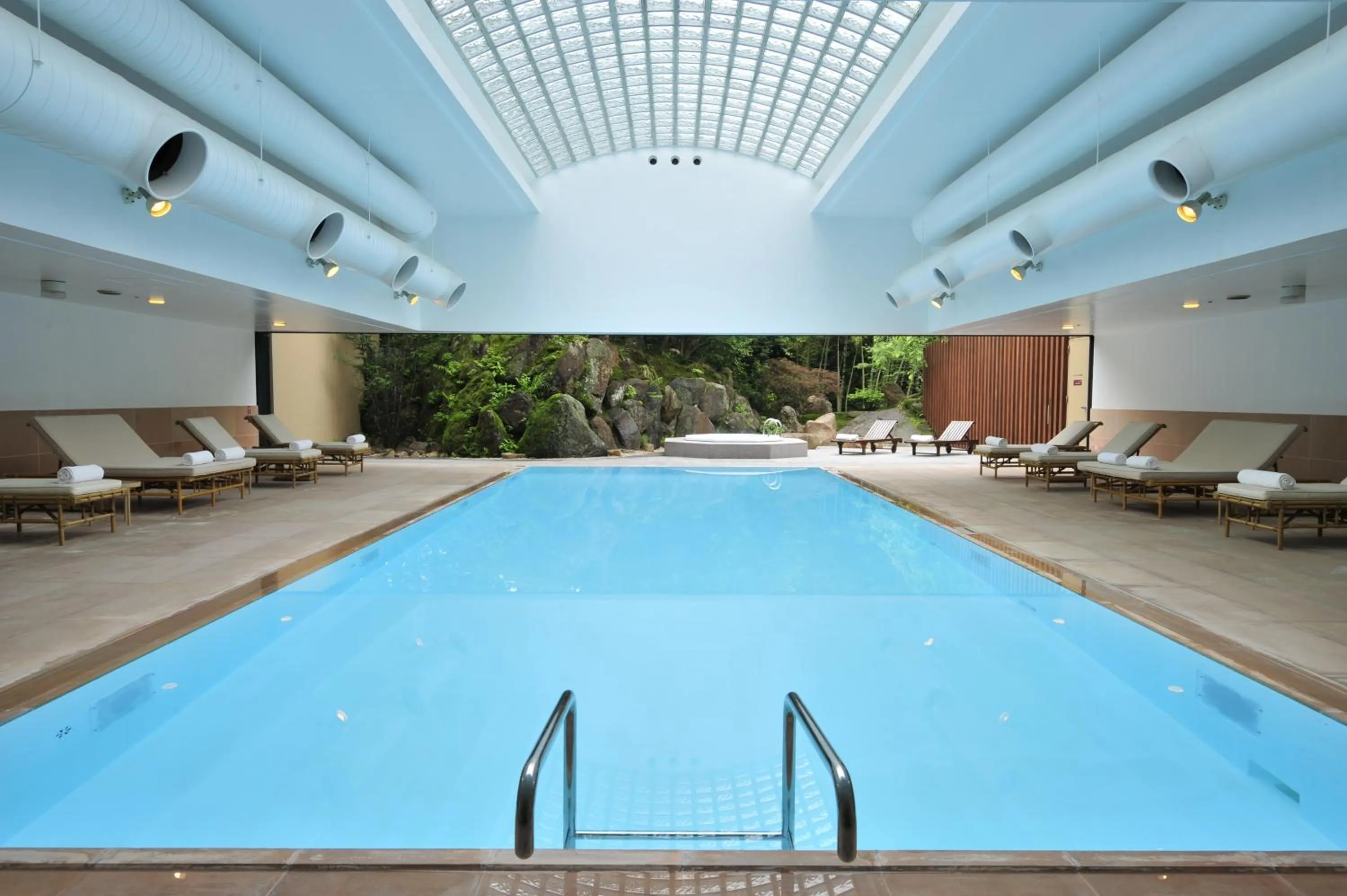 Swimming pool in Gora Kadan