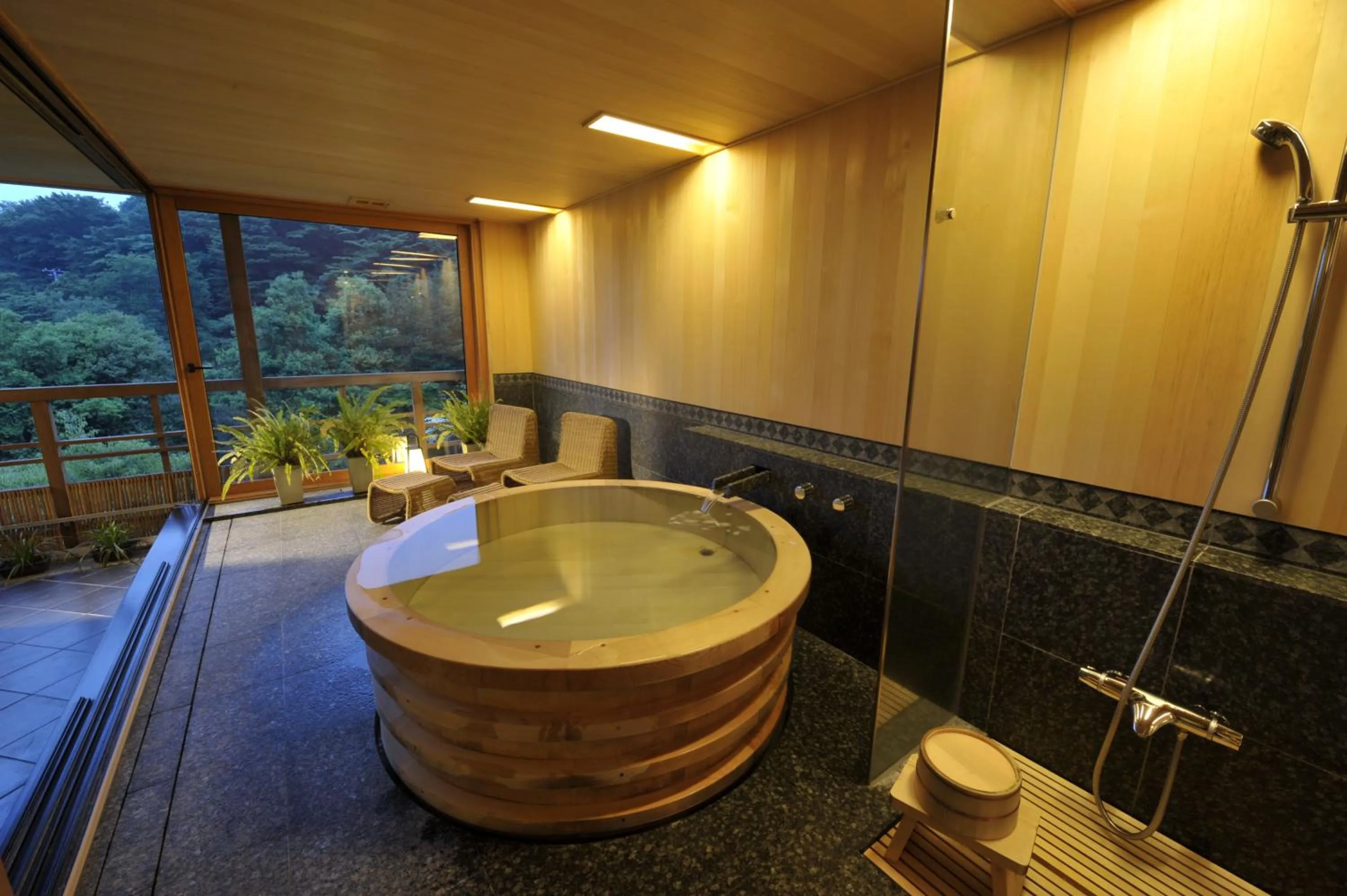 Shower in Gora Kadan