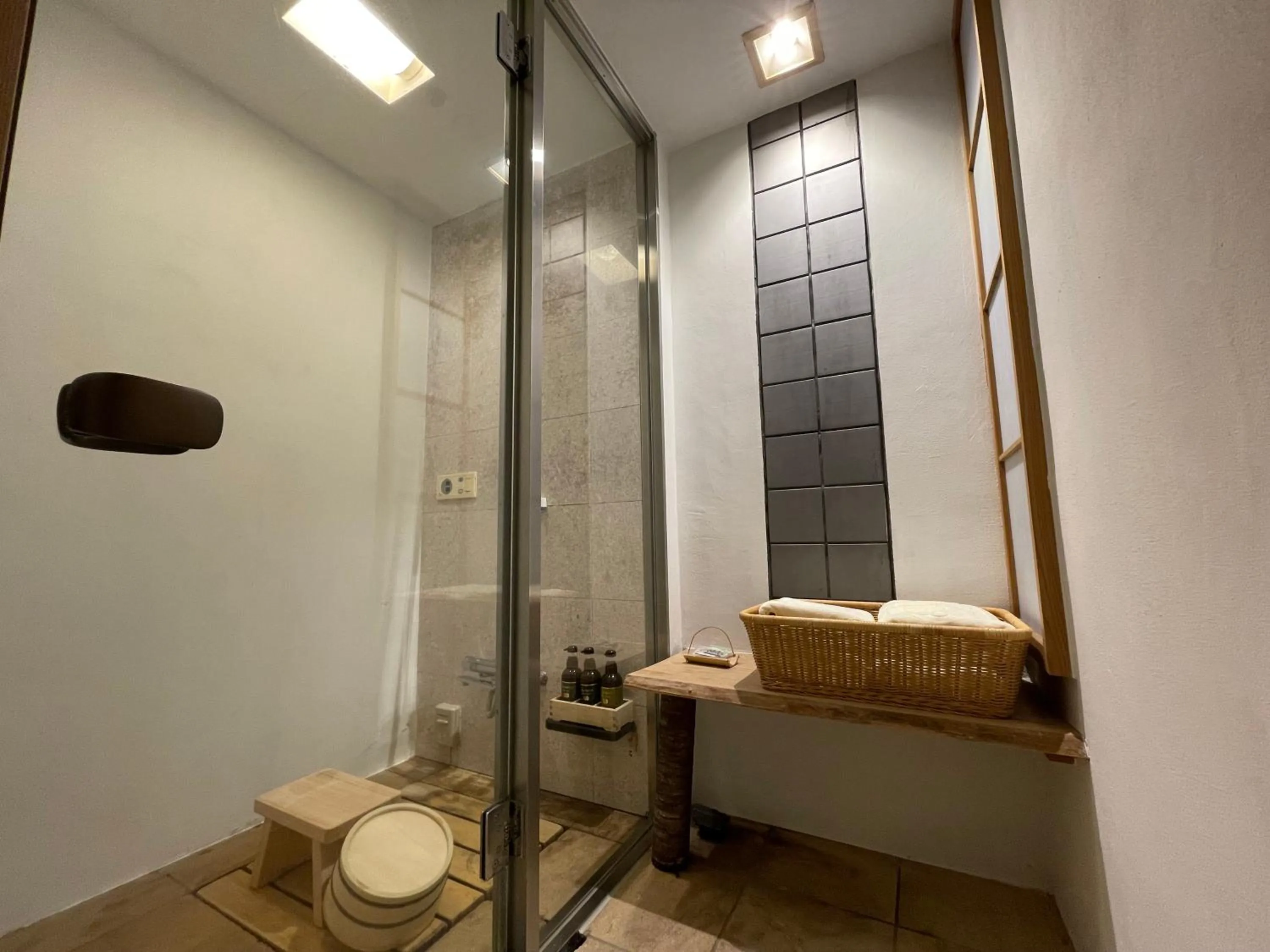 Shower in Gora Kadan