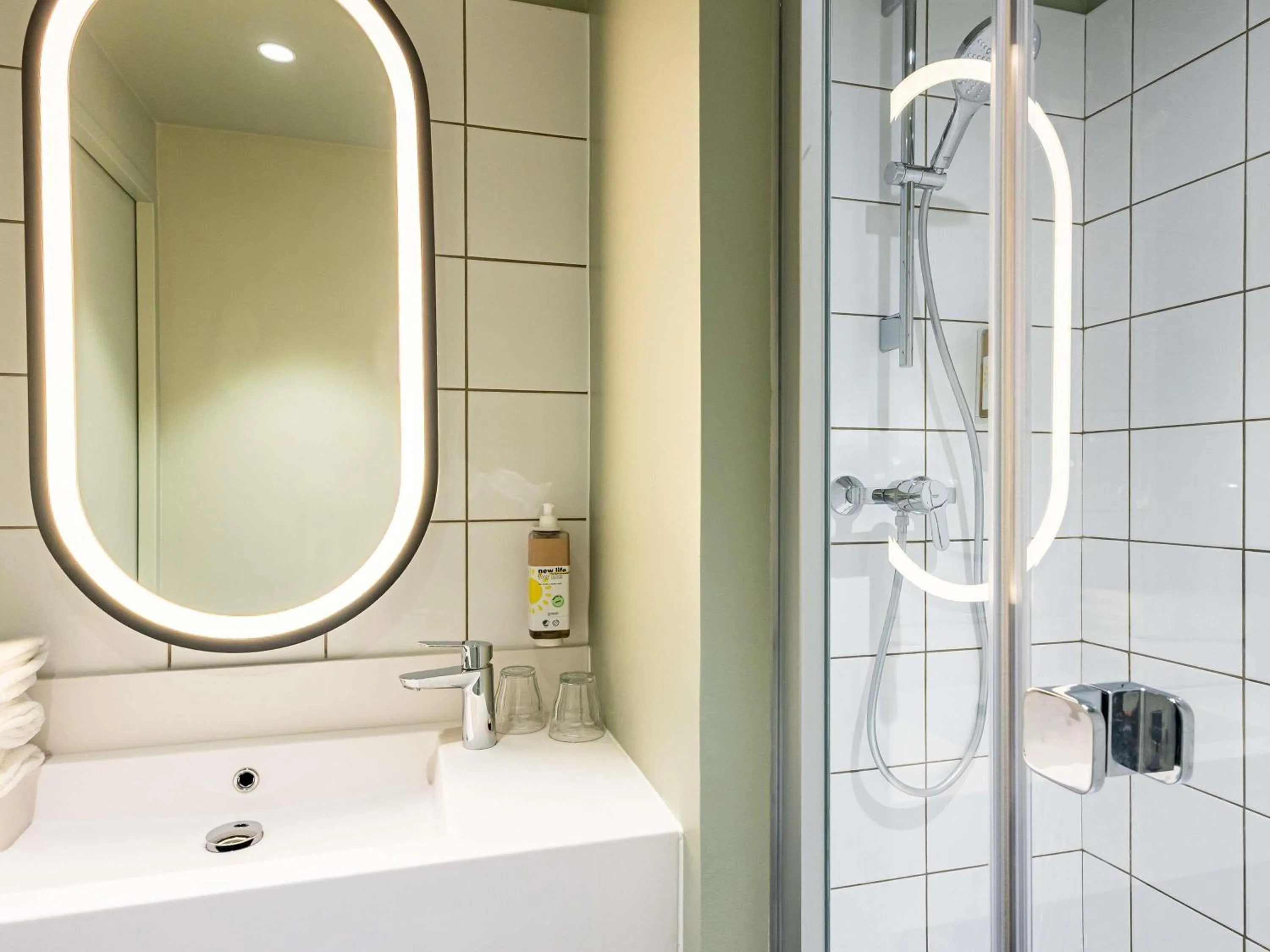 Bedroom in greet Hotel Reims Tinqueux