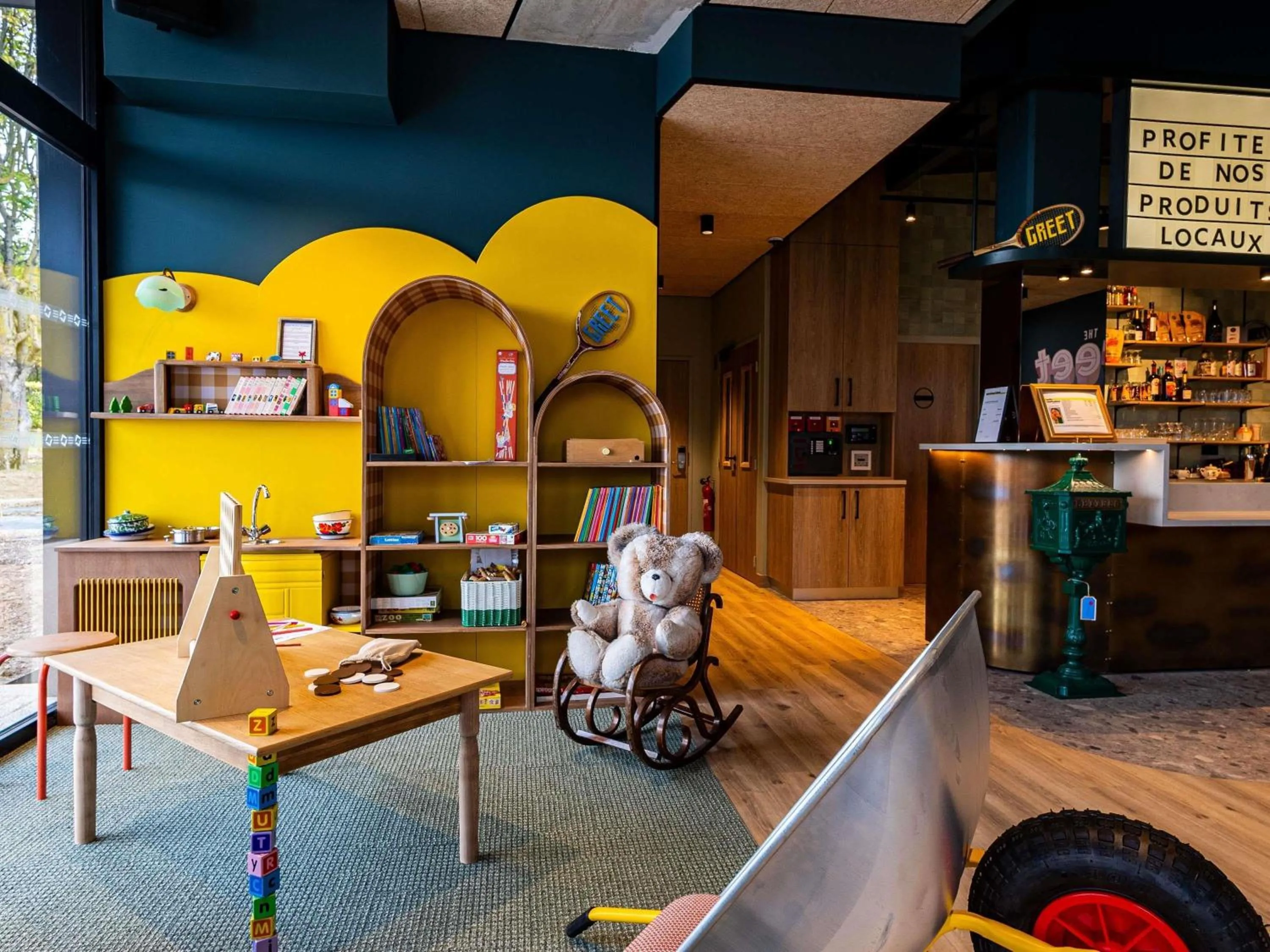 Property building in greet Hotel Reims Tinqueux