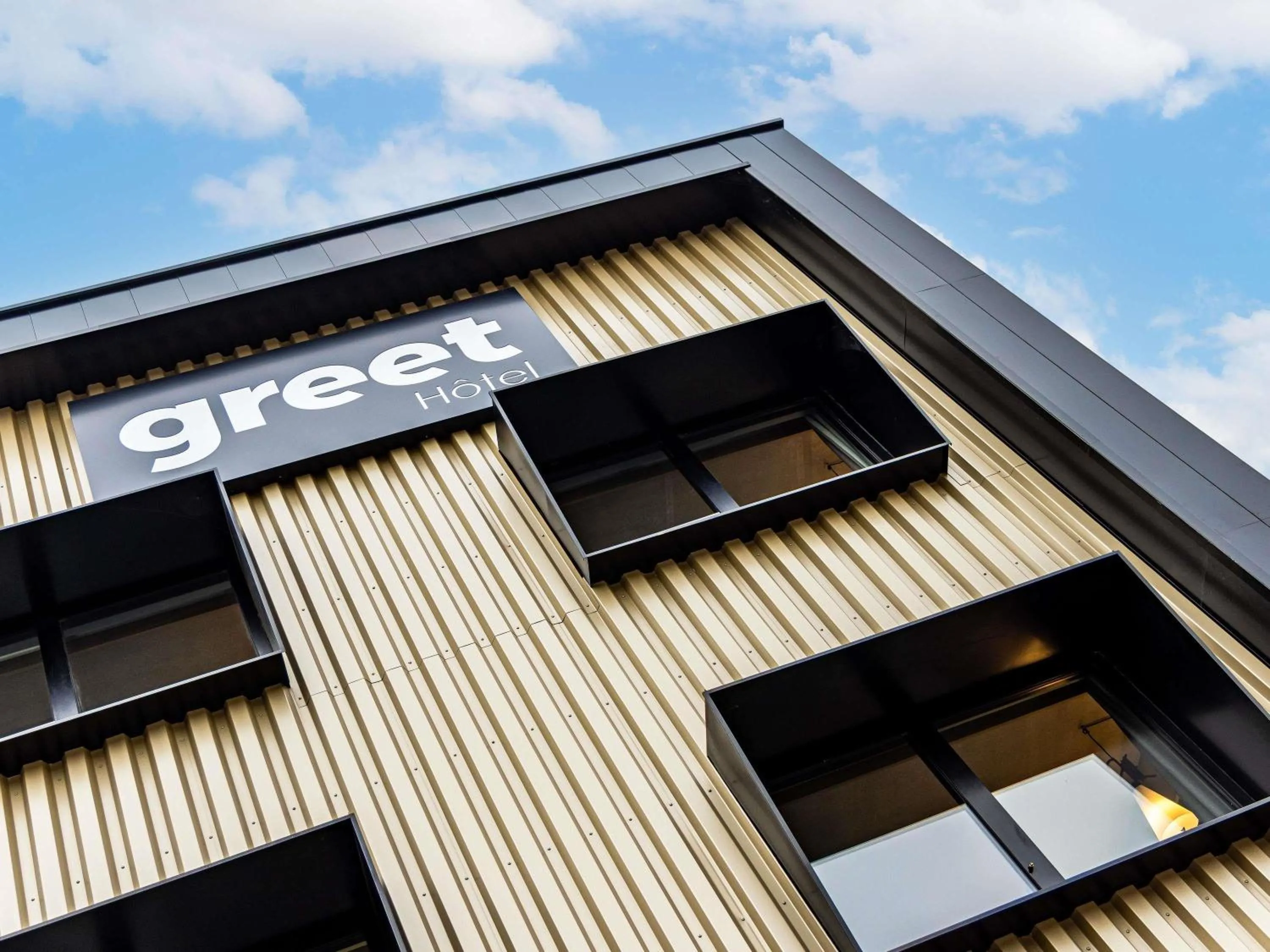 Property building in greet Hotel Reims Tinqueux