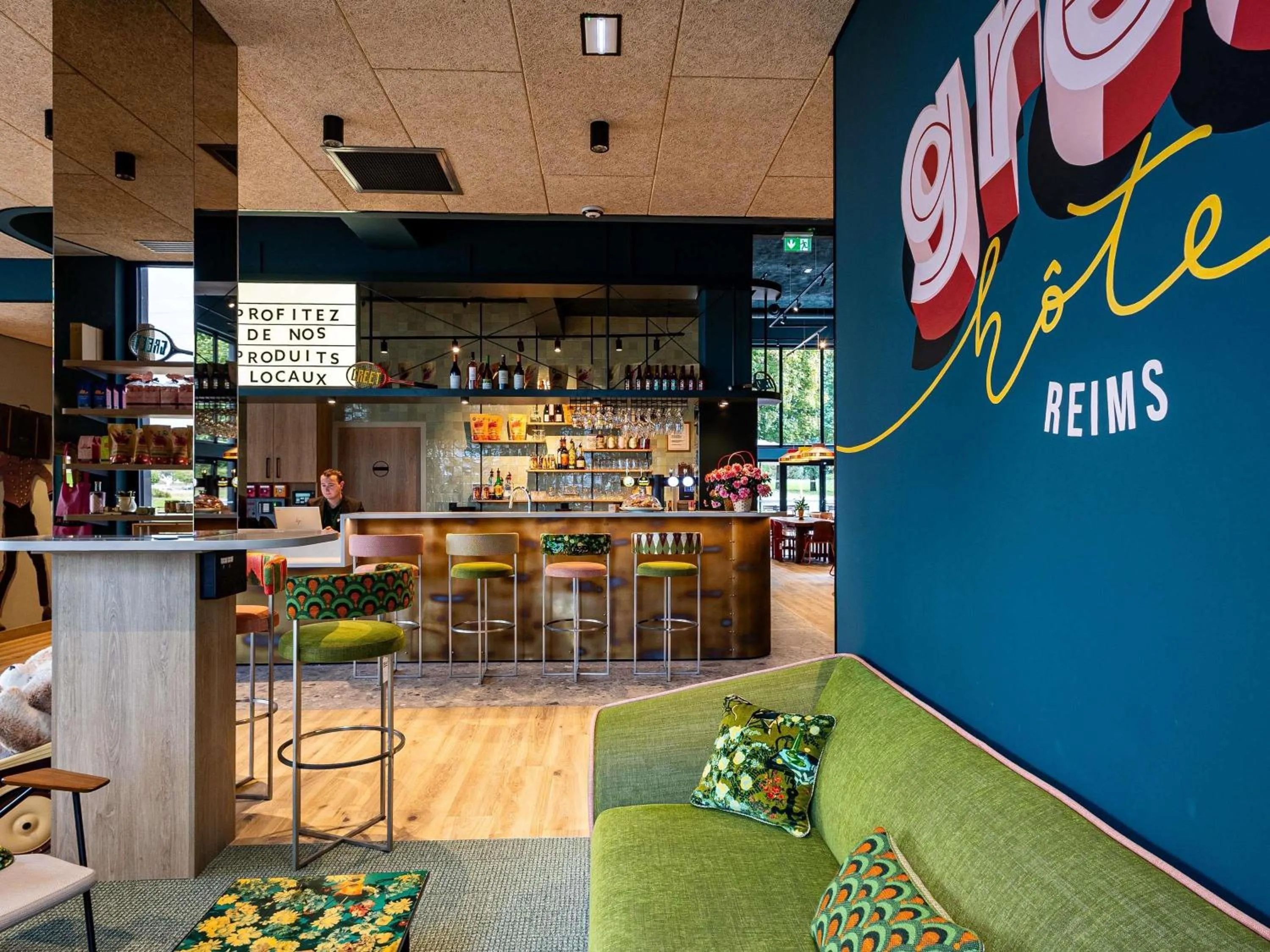 Property building in greet Hotel Reims Tinqueux