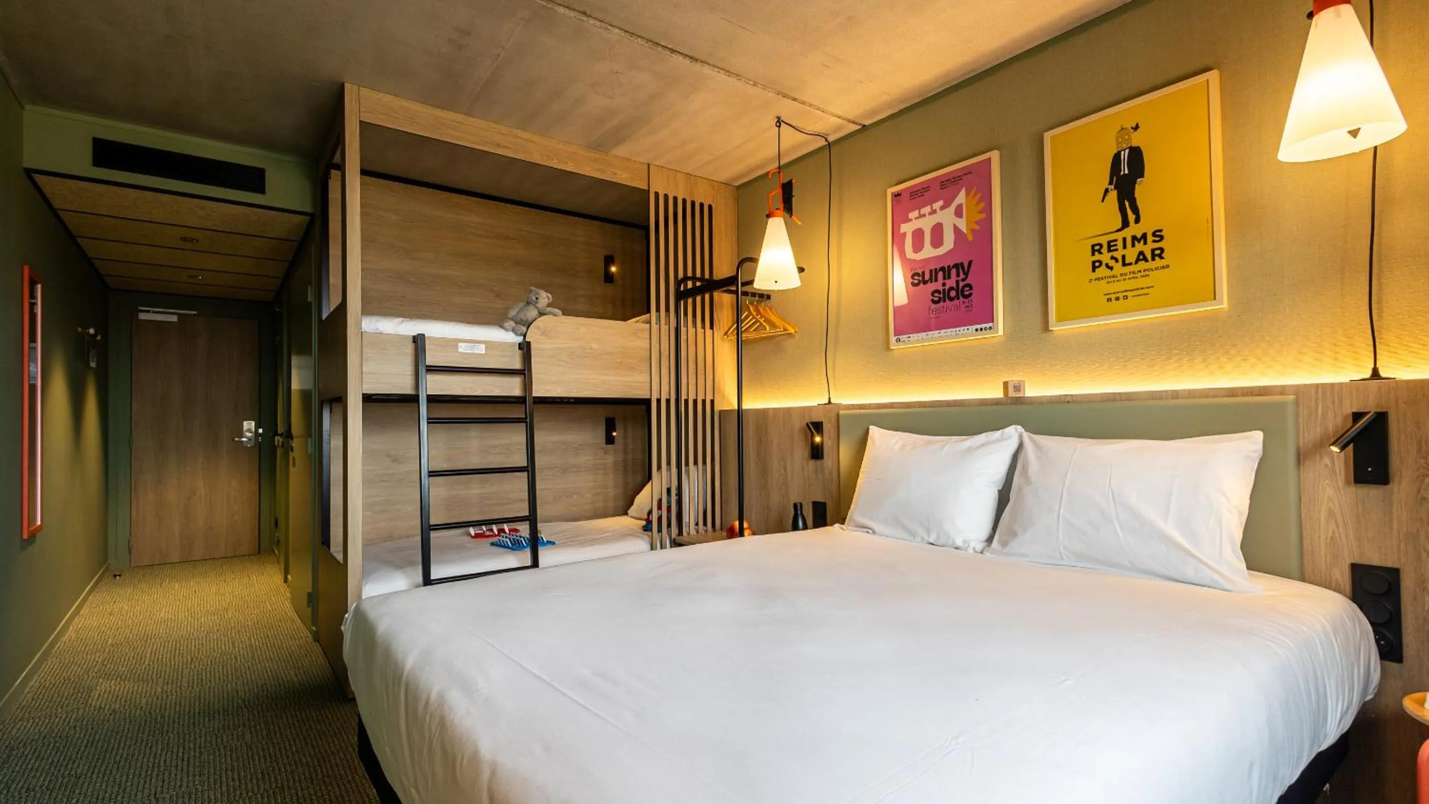 Bedroom, Bed in greet Hotel Reims Tinqueux