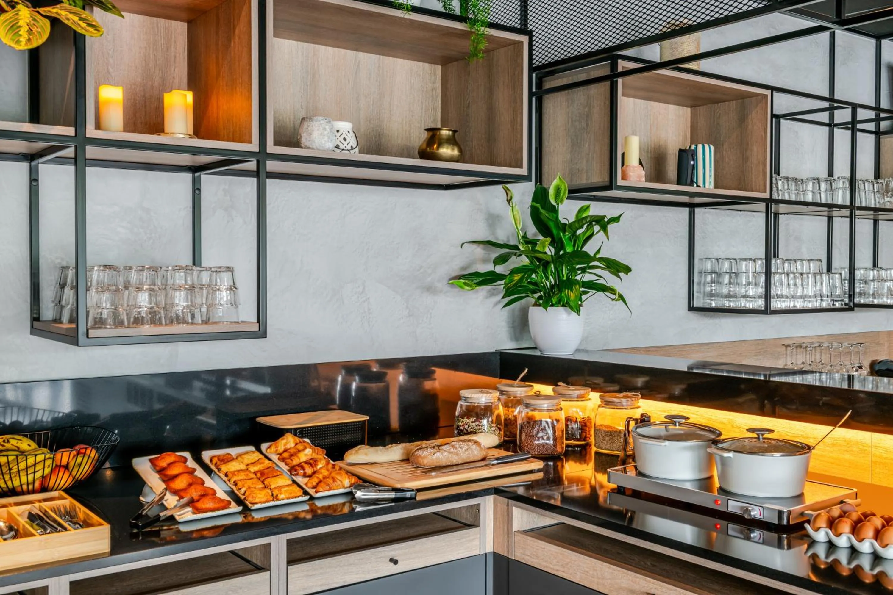 Buffet breakfast in ibis Bordeaux Nord Carbon Blanc