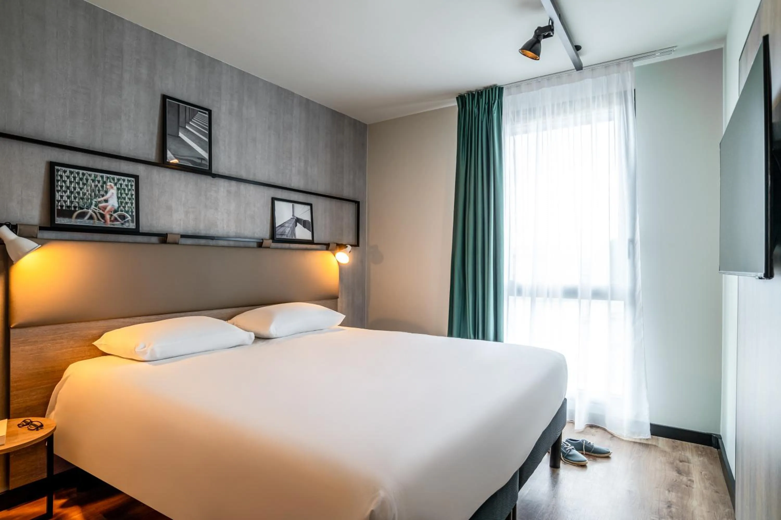 Photo of the whole room, Bed in ibis Bordeaux Nord Carbon Blanc