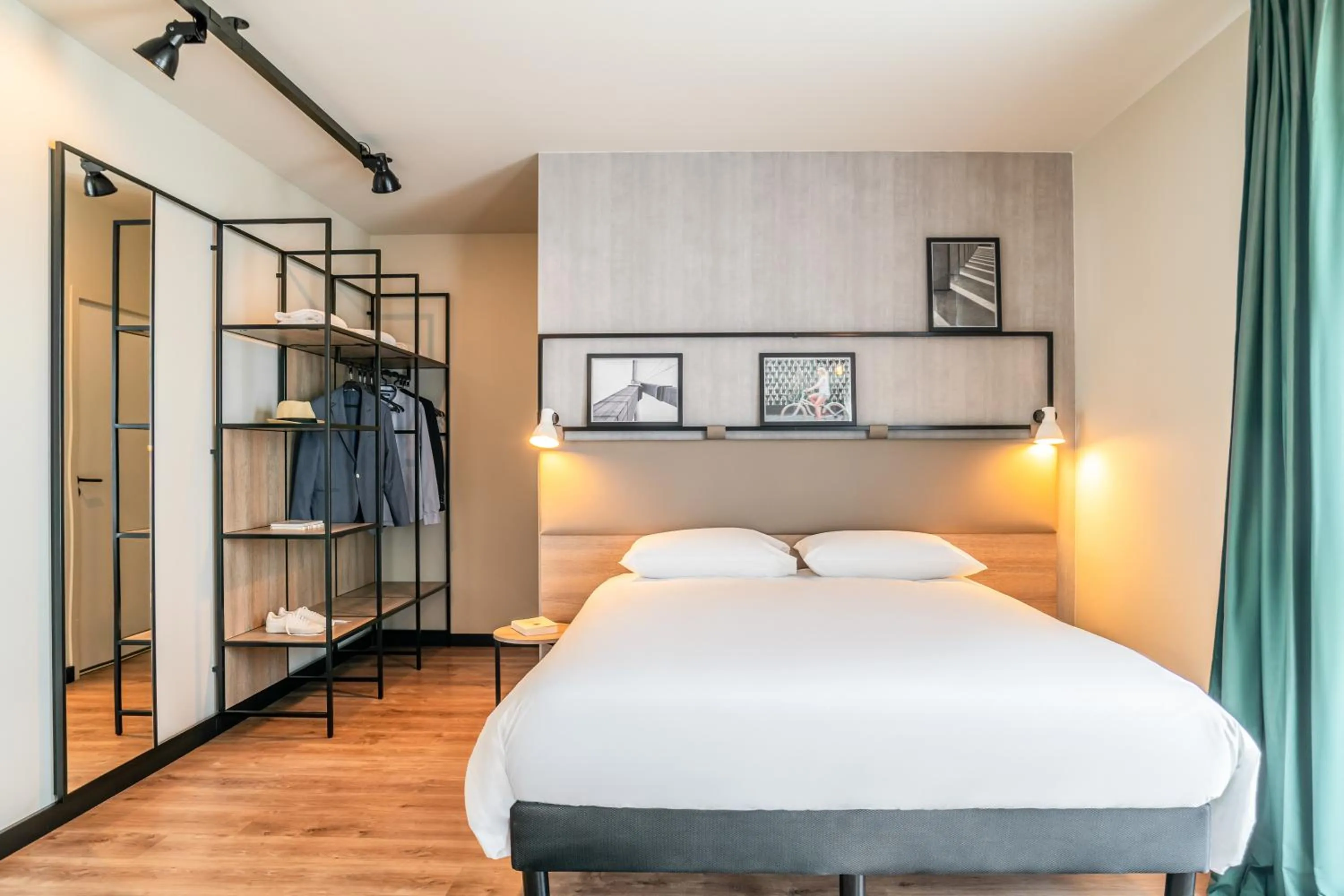 View (from property/room), Bed in ibis Bordeaux Nord Carbon Blanc