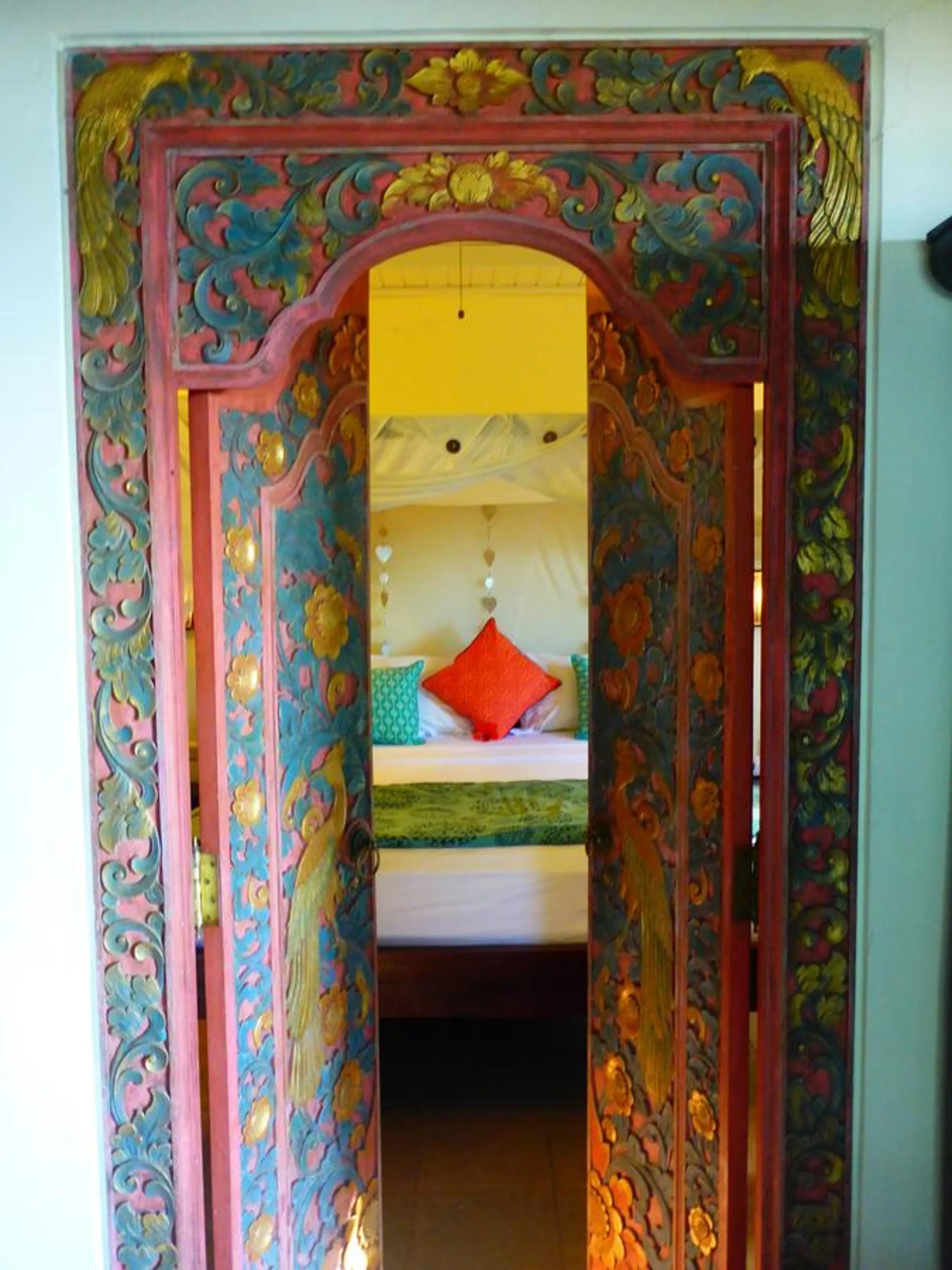 Facade/entrance, Bed in Life in Amed Beach Hotel