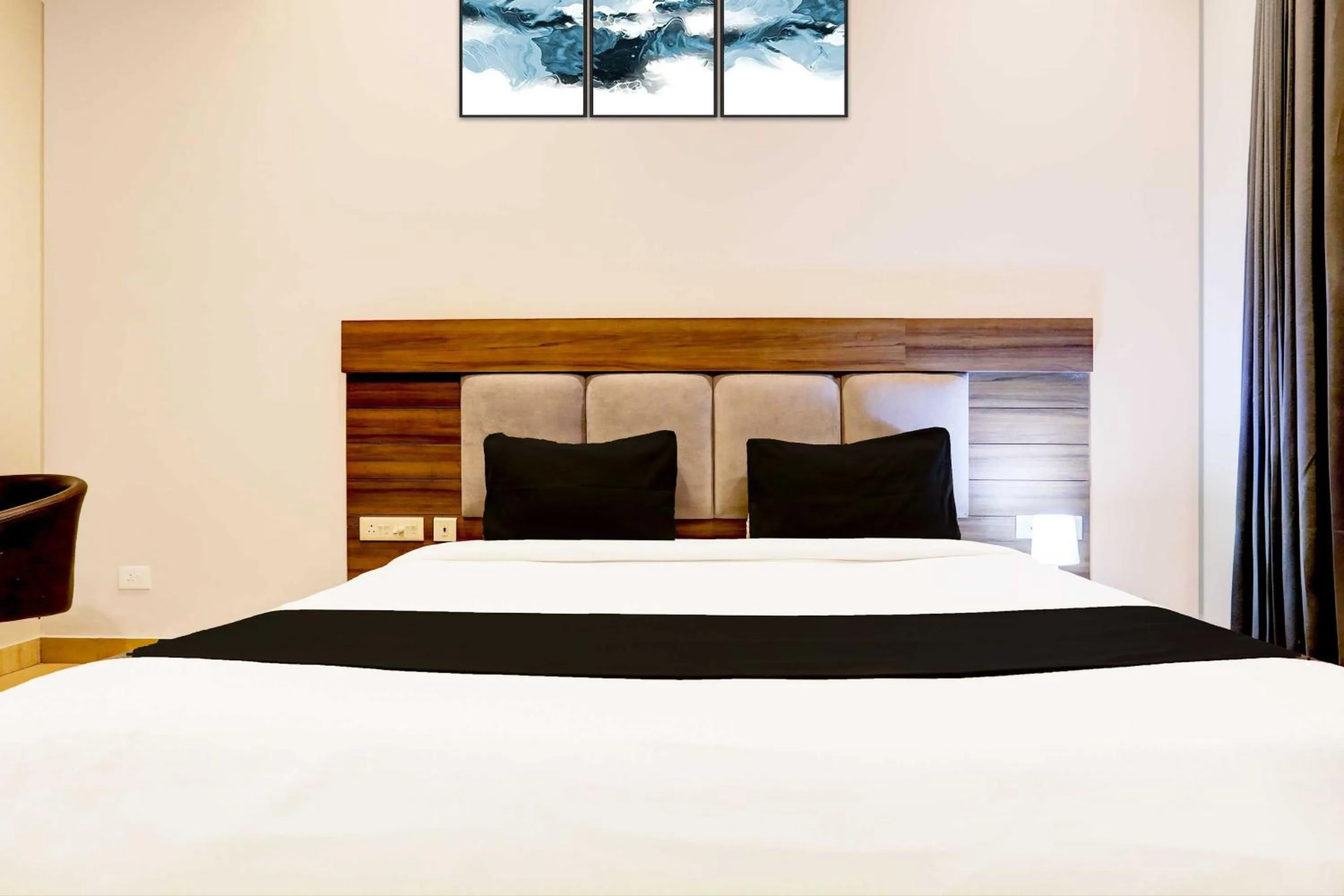 Bedroom, Bed in Hotel O Alwar Bus Station