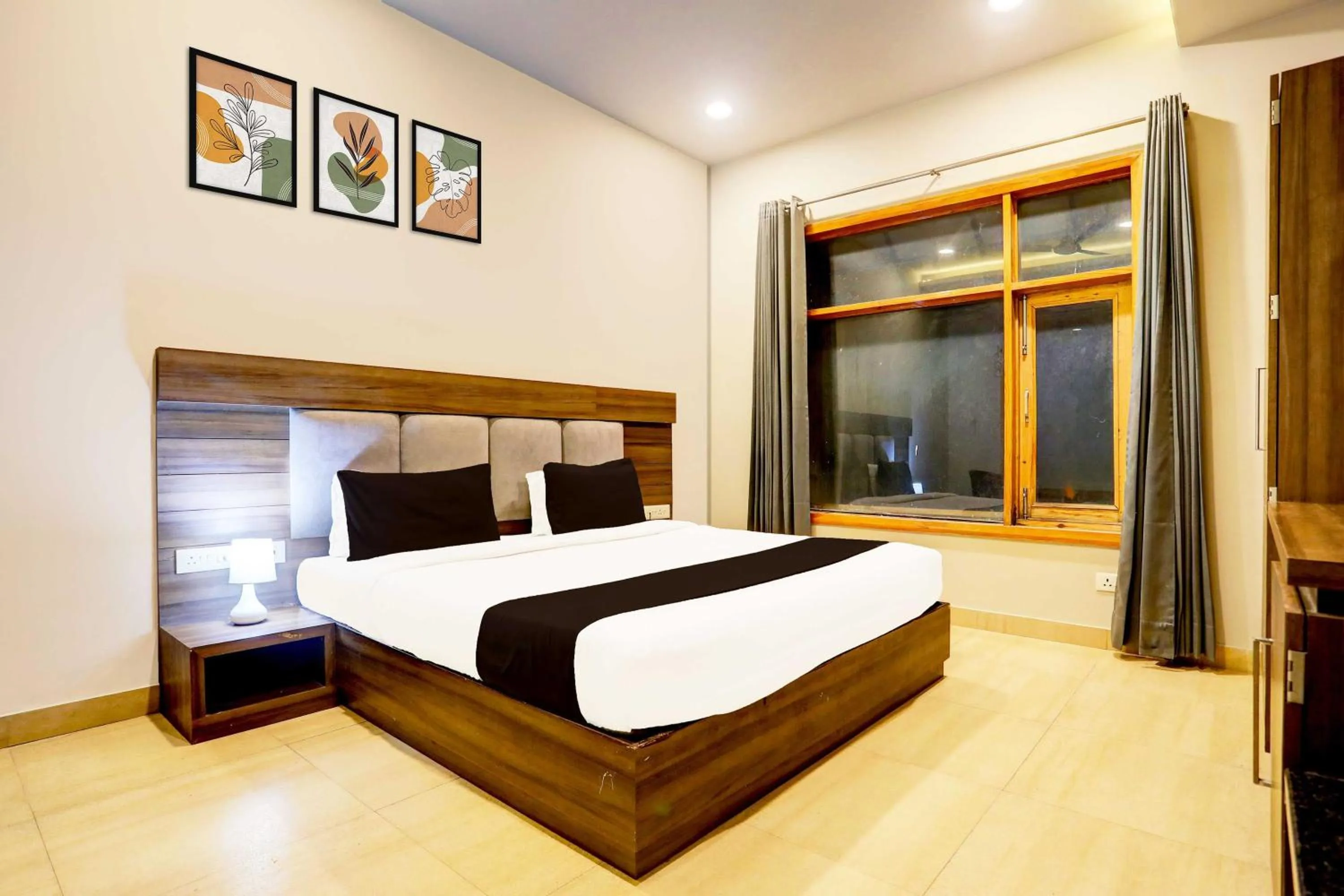 Bedroom, Bed in Hotel O Alwar Bus Station