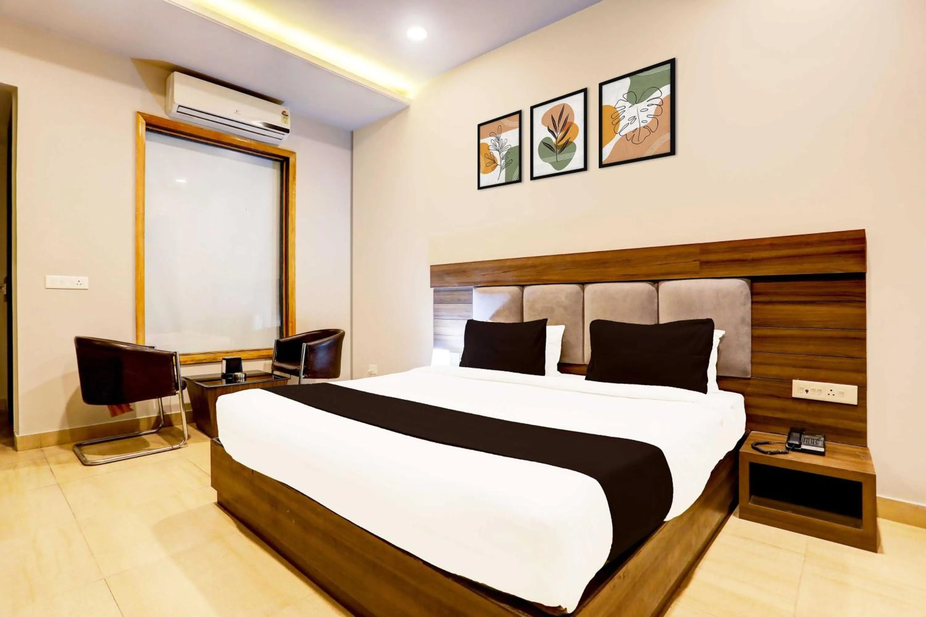 Bedroom, Bed in Hotel O Alwar Bus Station
