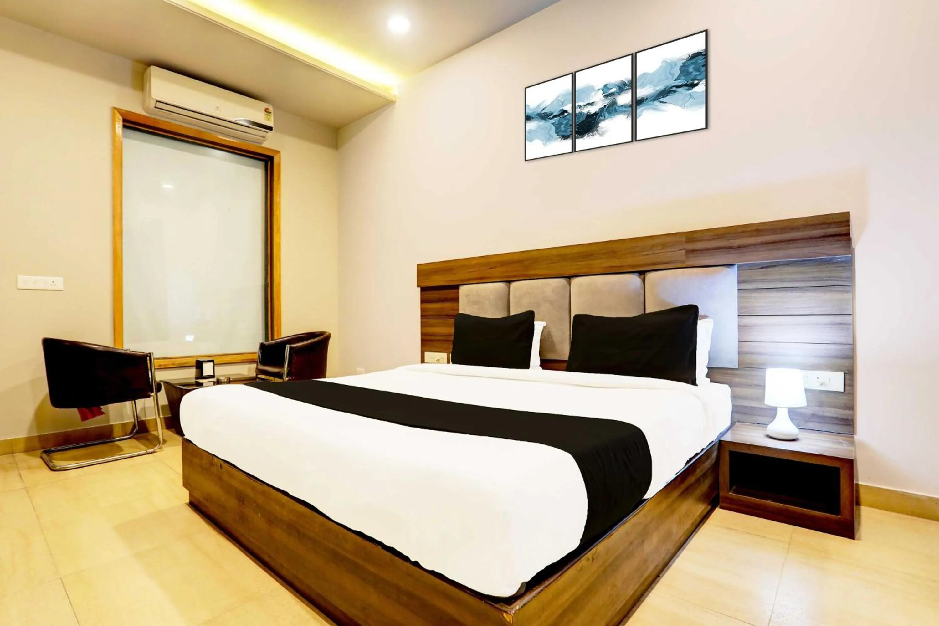 Bedroom, Bed in Hotel O Alwar Bus Station