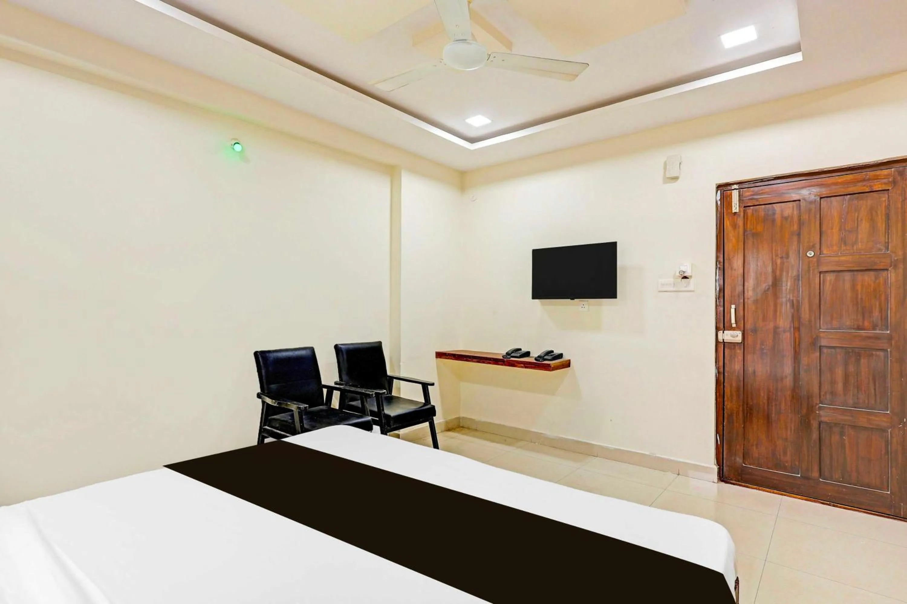 Bedroom, Bed in Hotel O Rushikonda Beach Visakhapatnam