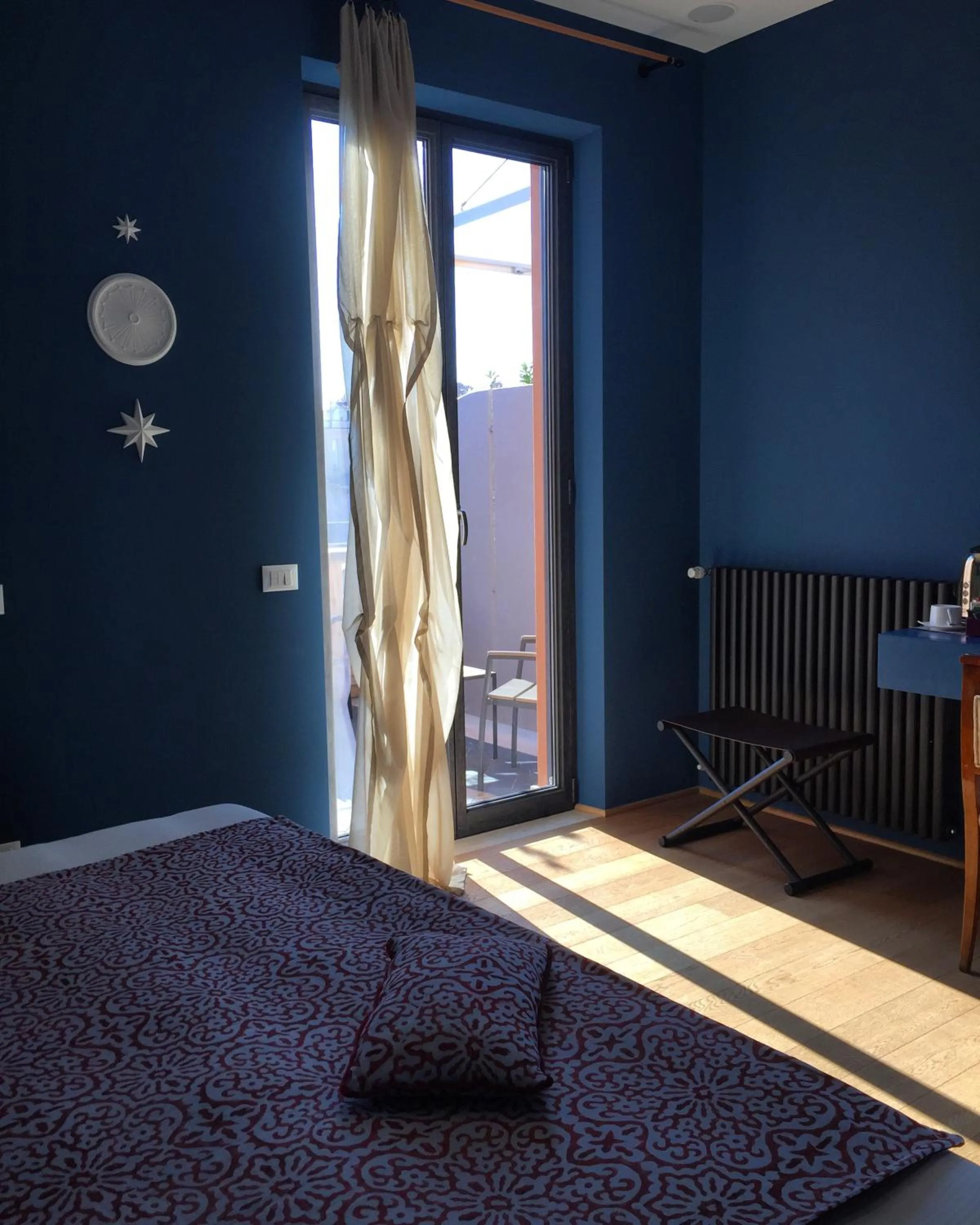 Photo of the whole room, Bed in Rarity Suites