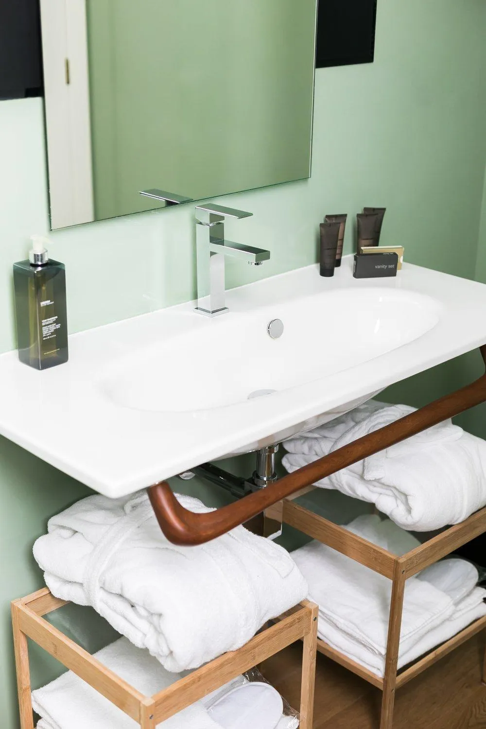 Bathroom, Bed in Rarity Suites