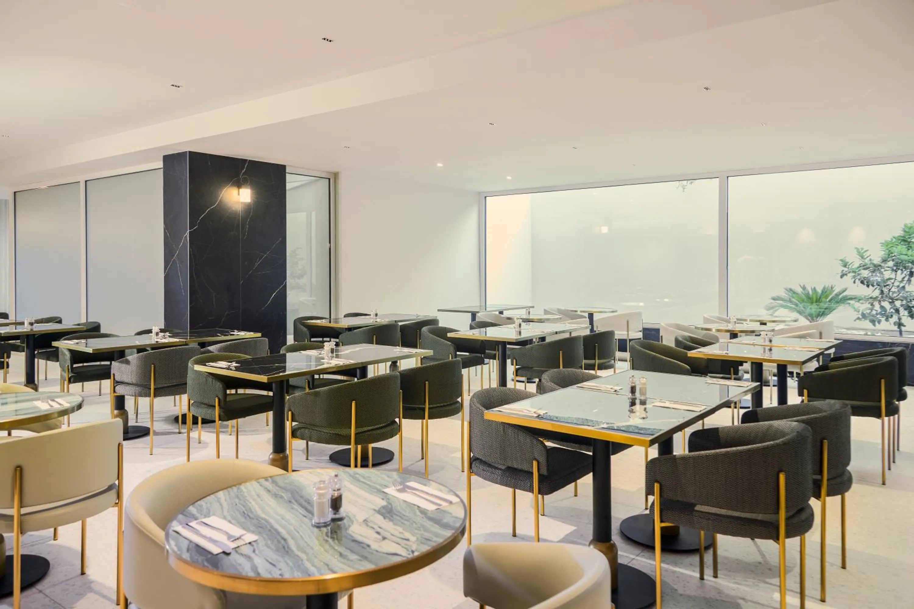 Restaurant/places to eat in Novotel Malta Sliema