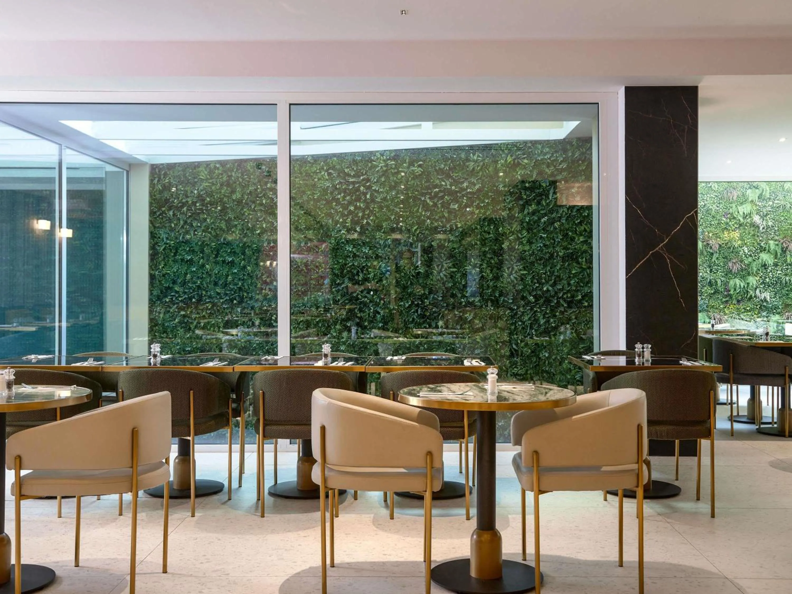 Restaurant/places to eat in Novotel Malta Sliema