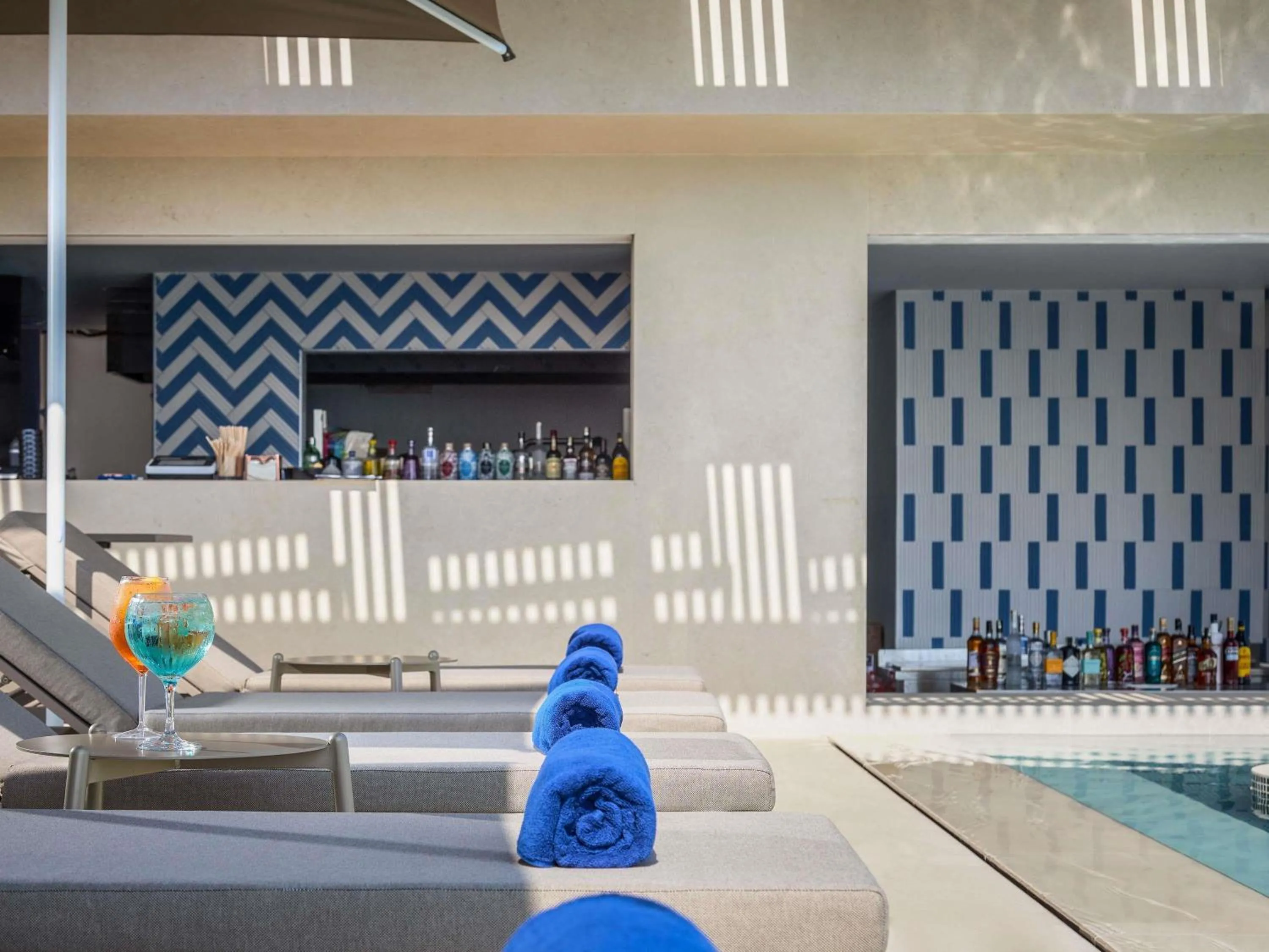 Lounge or bar in Novotel Malta Sliema