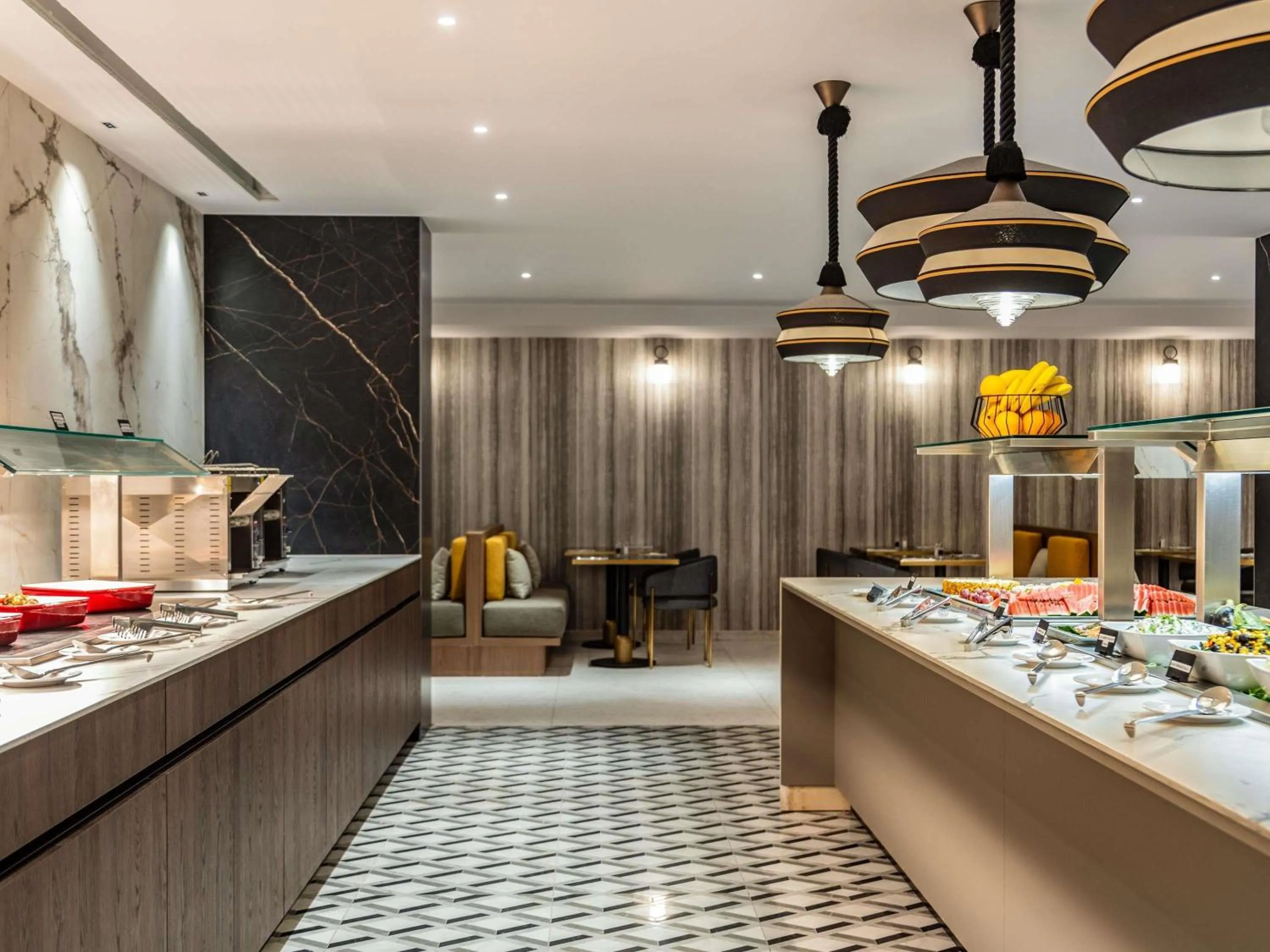 Restaurant/places to eat in Novotel Malta Sliema