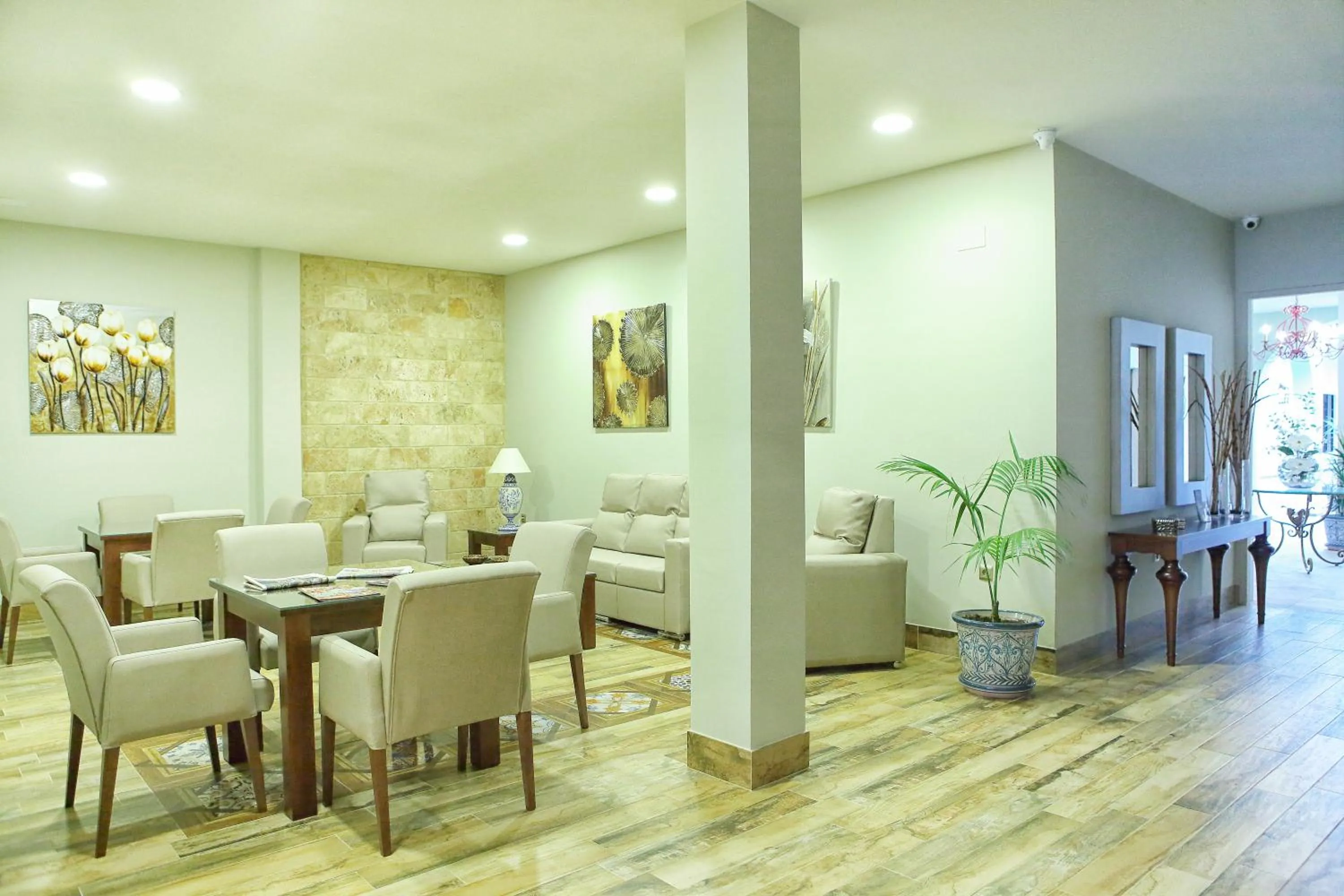 Communal lounge/ TV room in Hostal Garlu