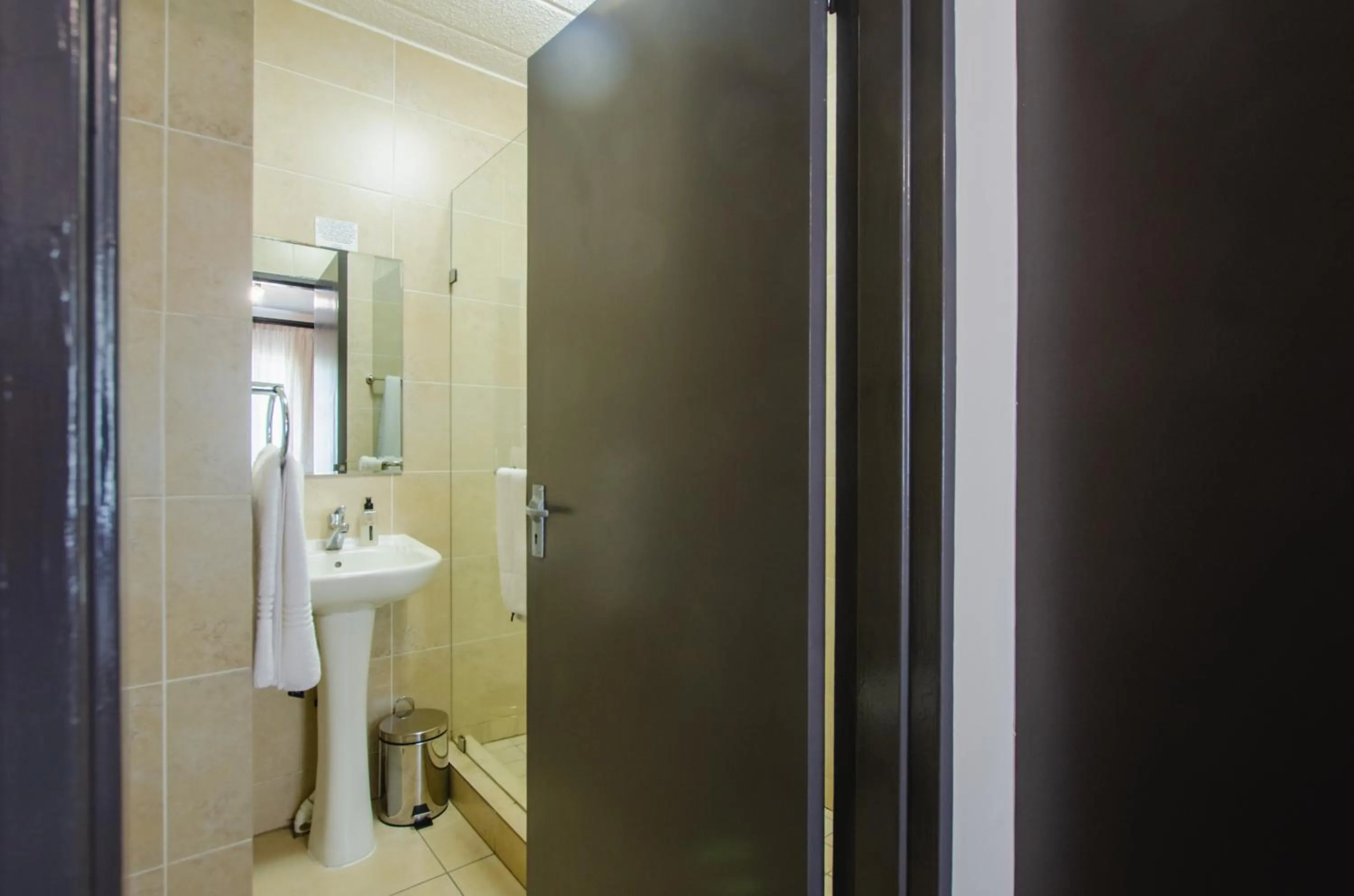 Shower in Melrose Corner Self-Catering Hotel Apartments