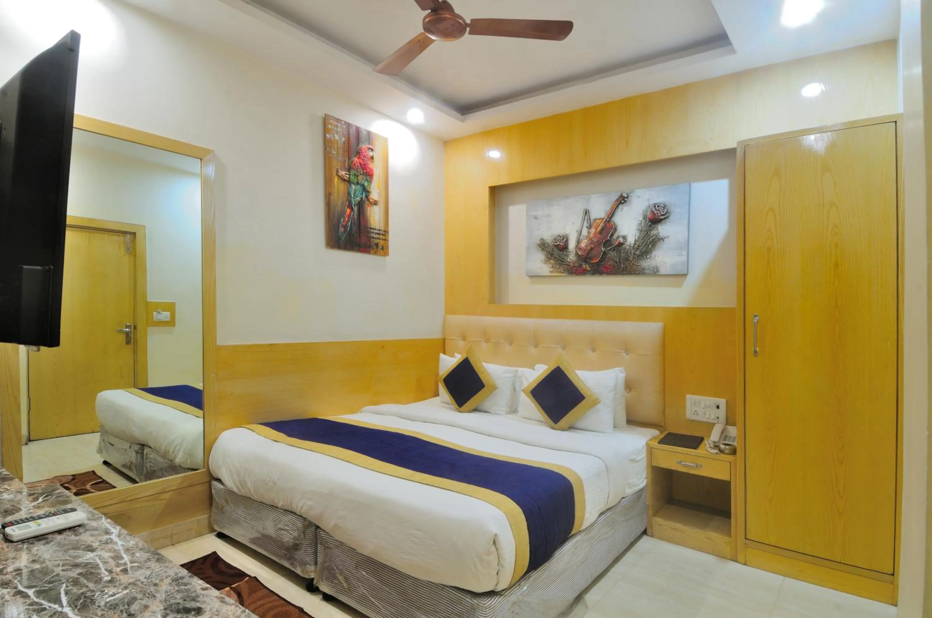 Bedroom, Bed in Hotel Prince Palace Deluxe - New Delhi