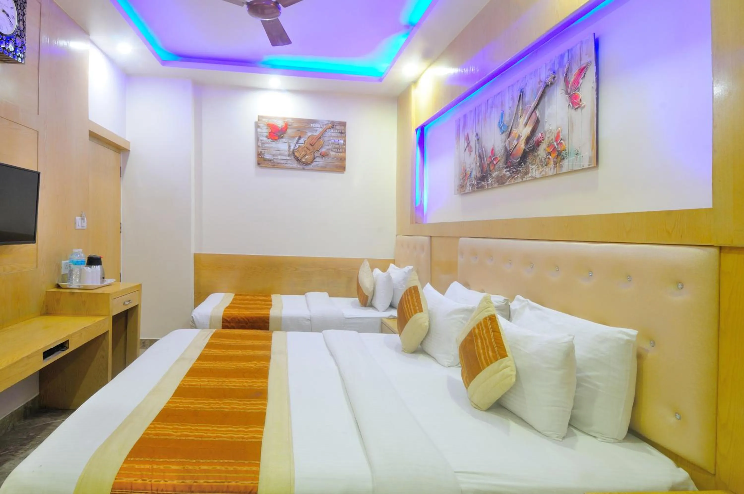 Photo of the whole room, Bed in Hotel Prince Palace Deluxe - New Delhi