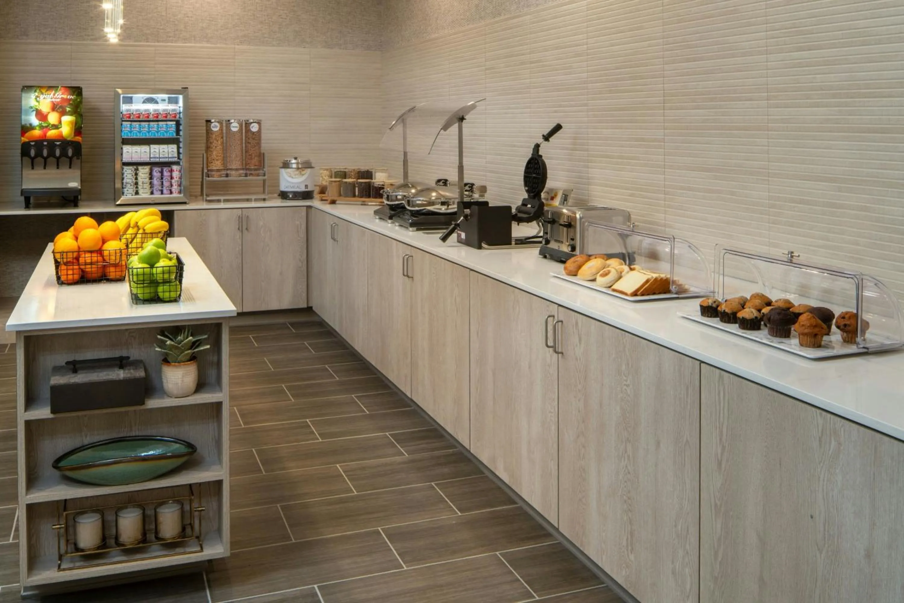 Breakfast in Fairfield Inn & Suites Surprise Prasada