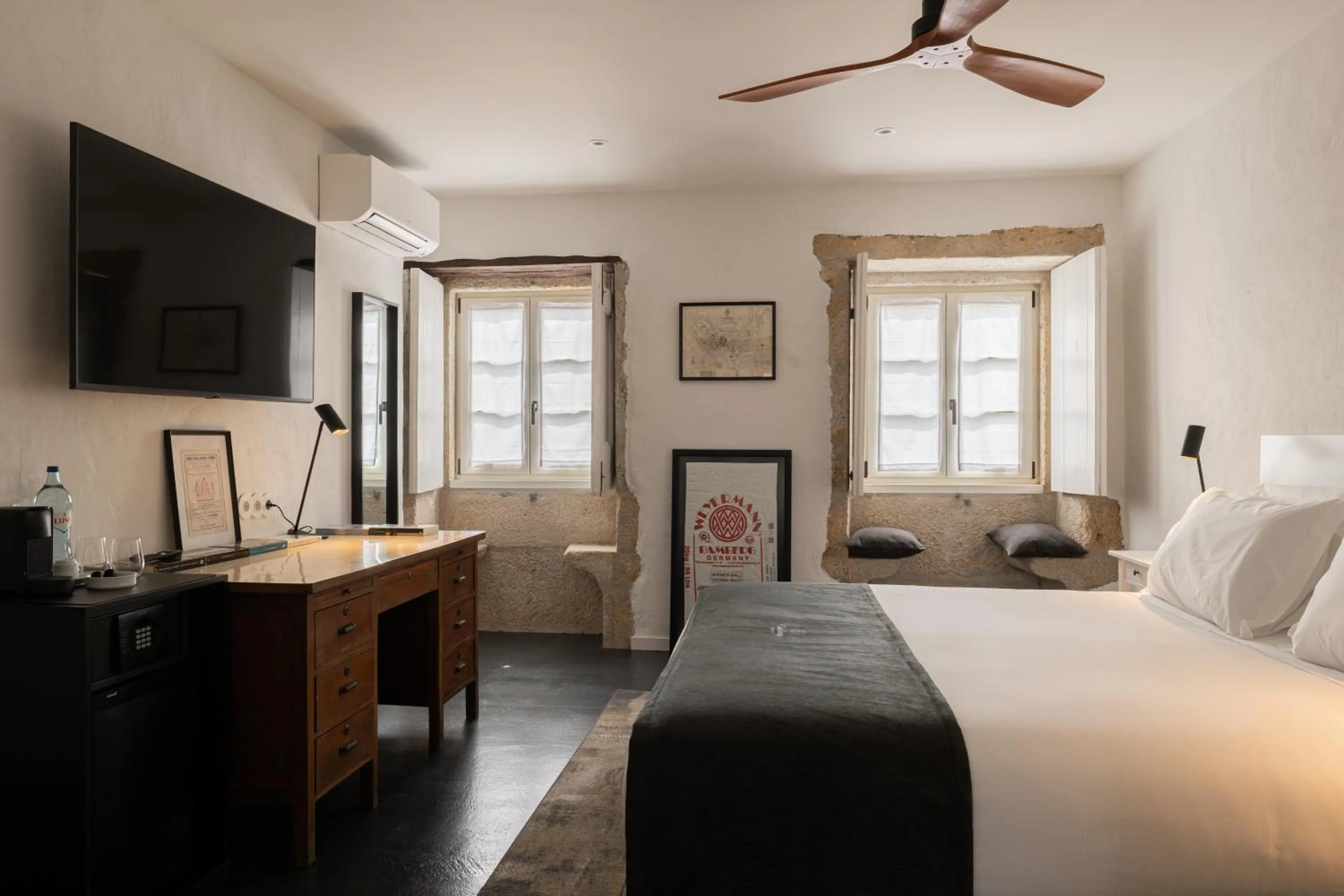 Bed in CasaNova Farmhouse