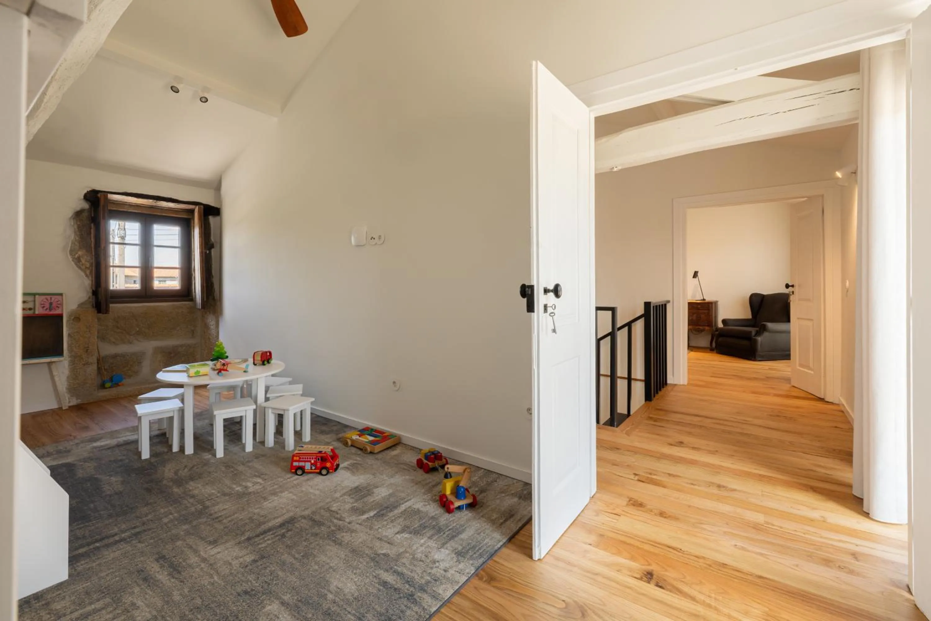 Photo of the whole room in CasaNova Farmhouse