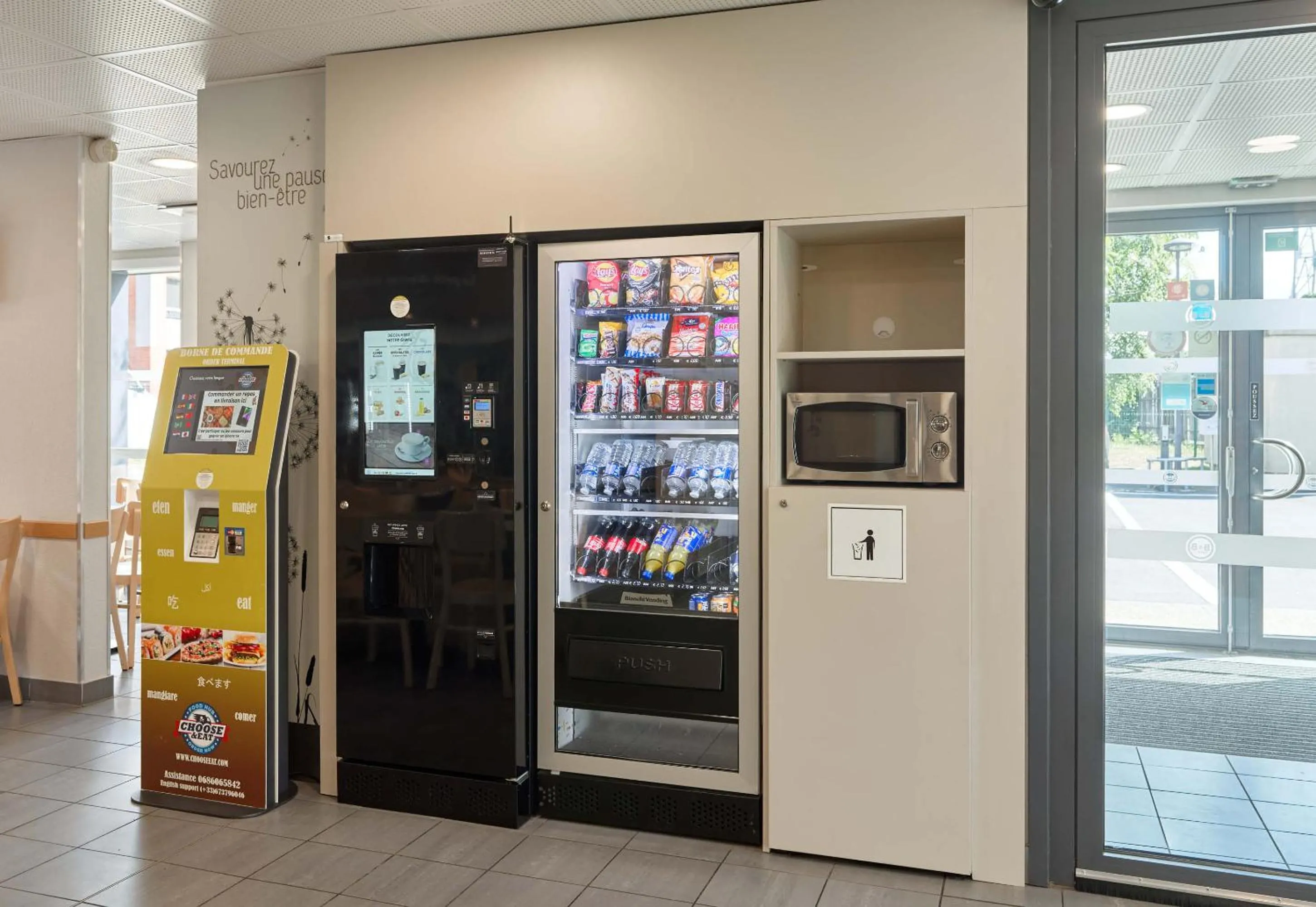 vending machine in B&B HOTEL Orly Chevilly Marché International