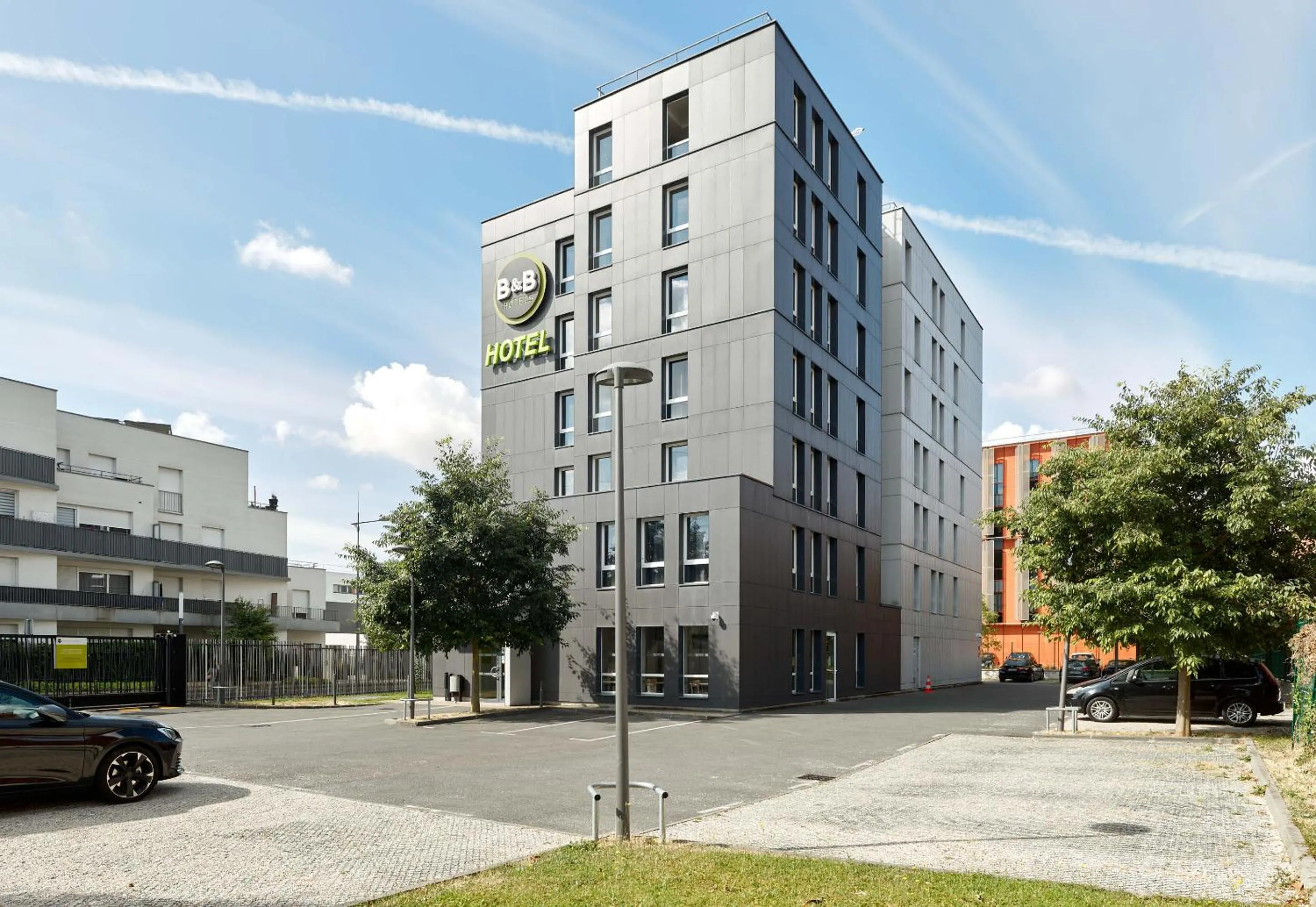 Property building in B&B HOTEL Orly Chevilly Marché International